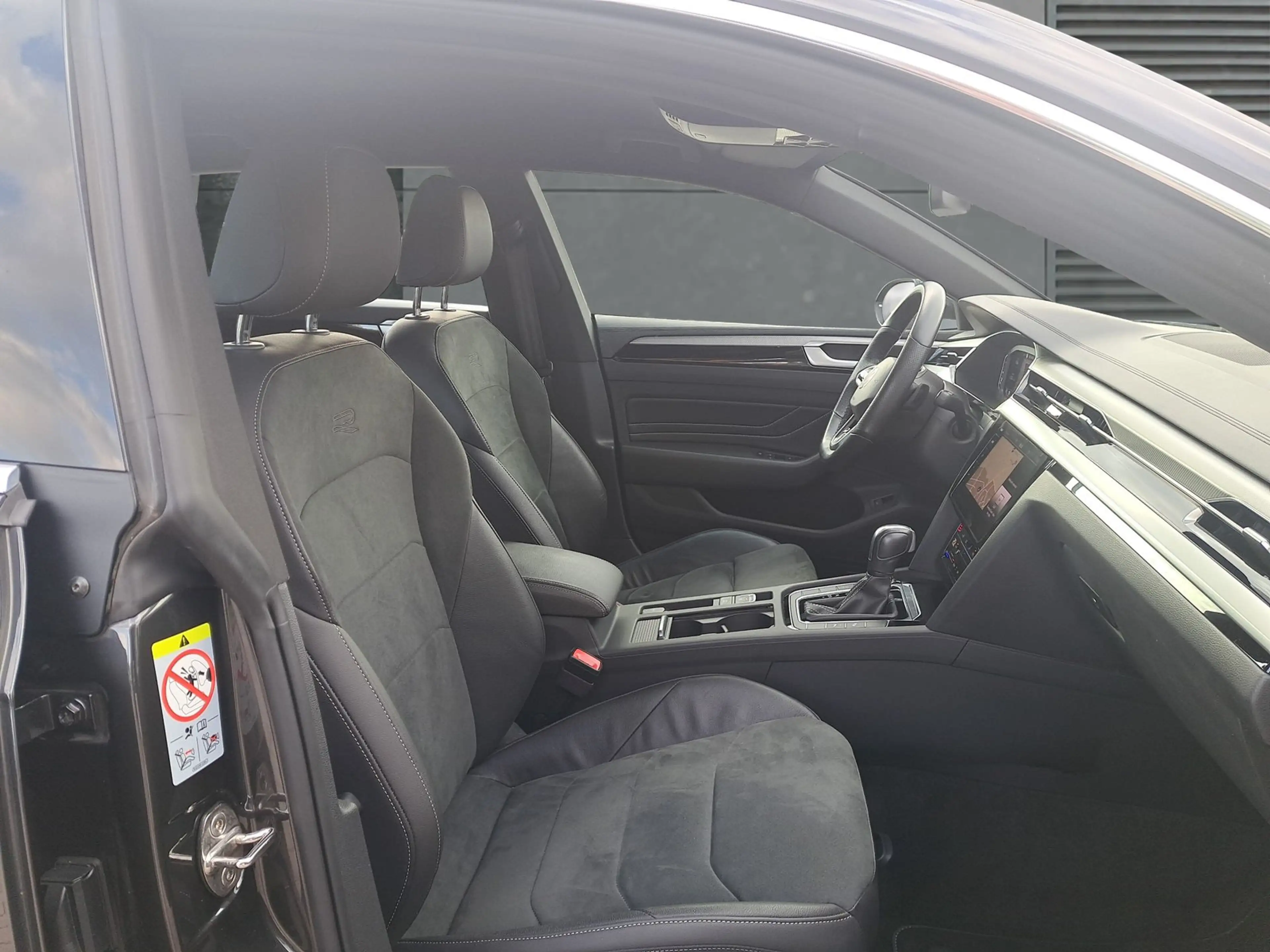 Volkswagen Arteon Shooting Brake 2.0 TDI DSG R-Line 4Motion — photo 15