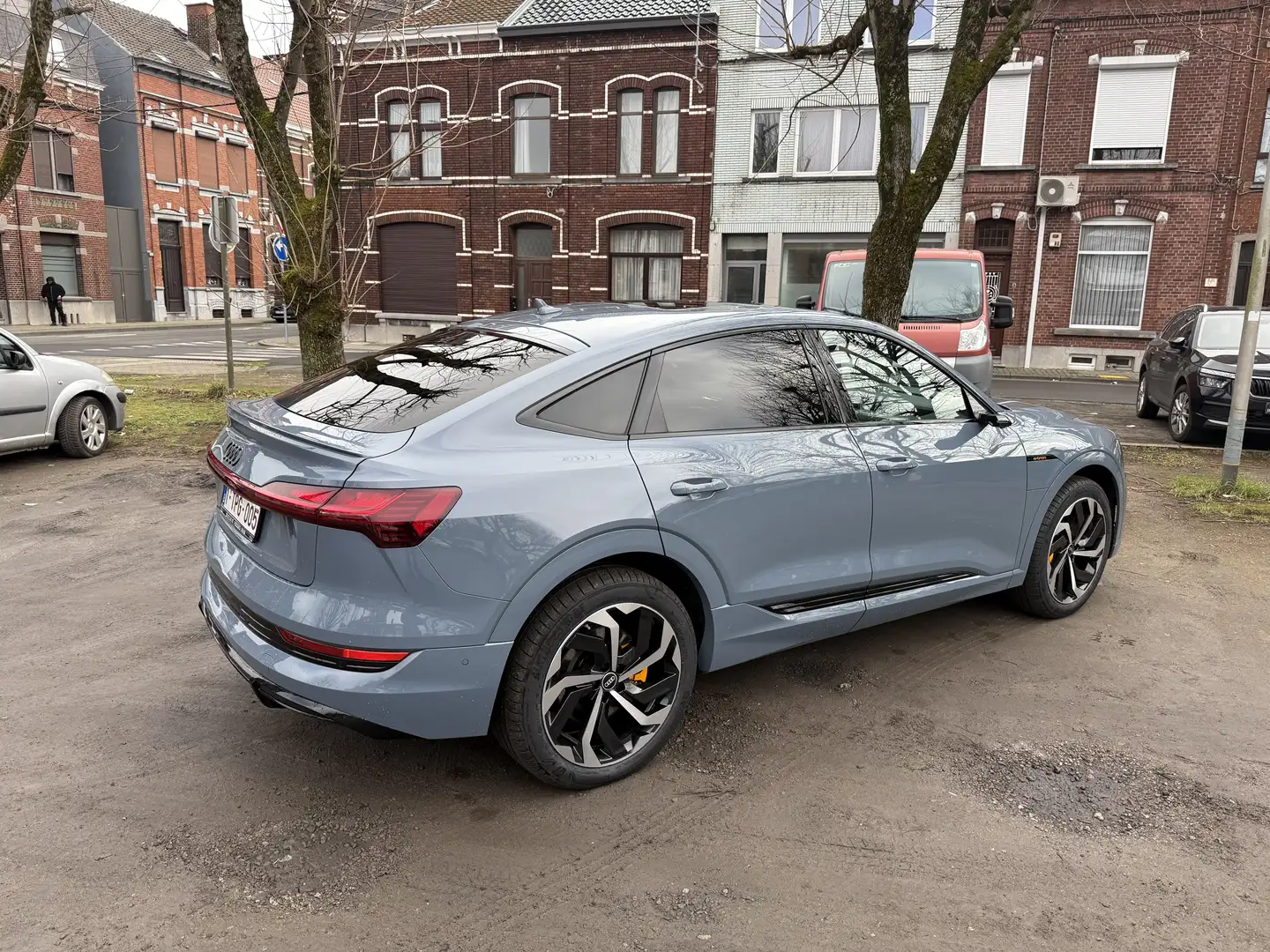 Audi e-tron 95 kWh 55 Sportrback Quattro S line Grijs - 2
