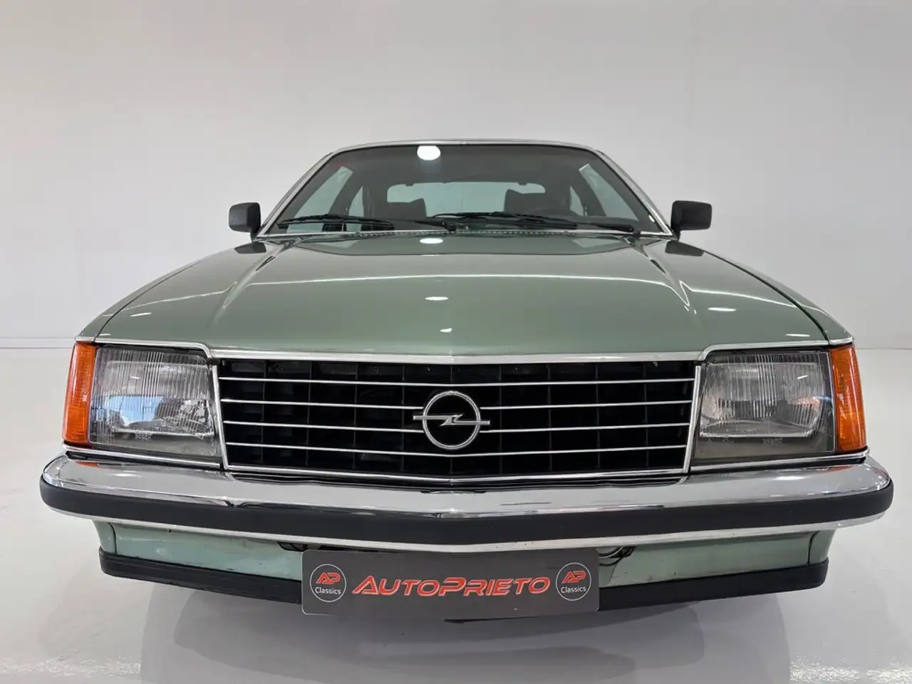 Opel Monza 3.0i, foto 3