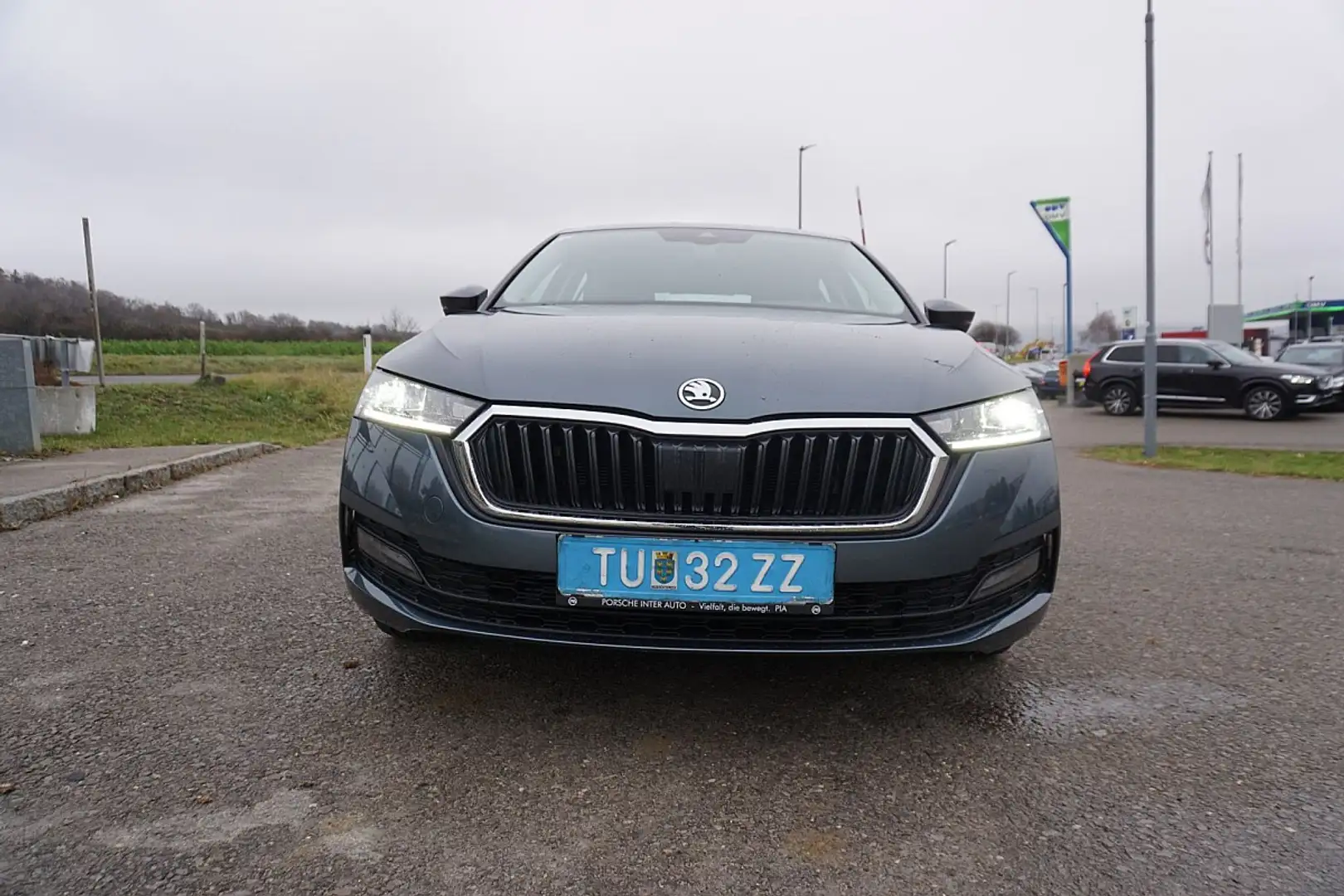 Skoda Octavia 2,0 TDI Business Grau - 1