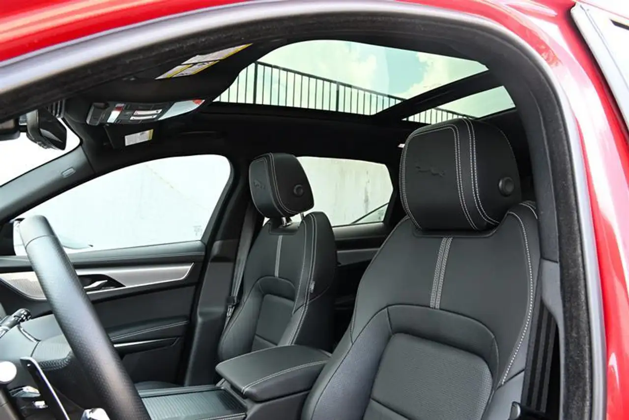 Jaguar F-Pace снимка Jaguar F-Pace