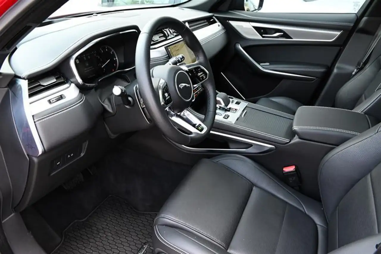 Jaguar F-Pace снимка Jaguar F-Pace