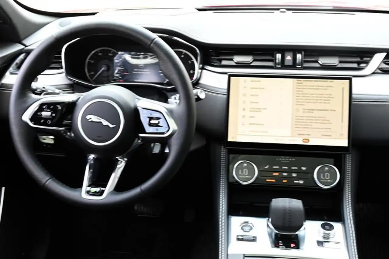 Jaguar F-Pace снимка Jaguar F-Pace