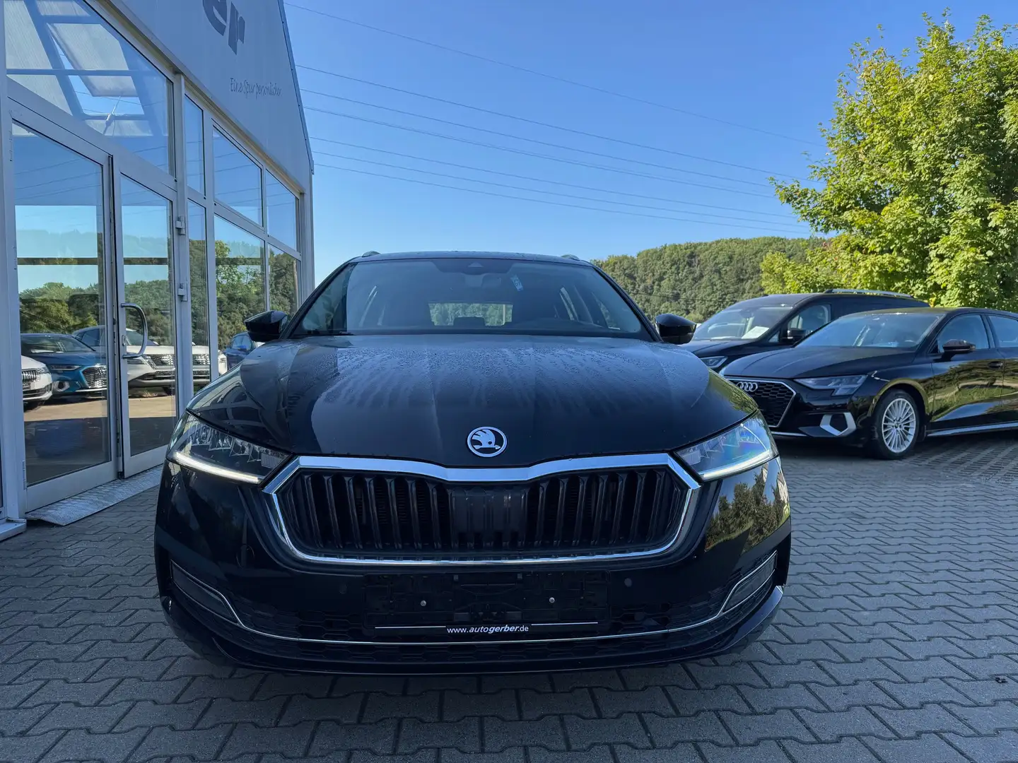 Skoda Octavia Combi 2.0 TDI DSG Style Columbus Head Up Schwarz - 2