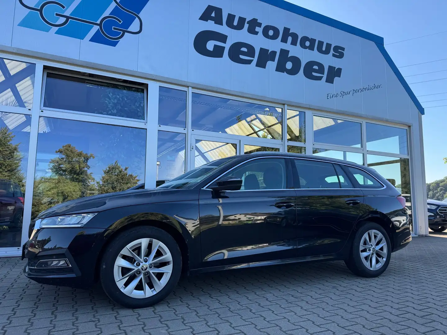 Skoda Octavia Combi 2.0 TDI DSG Style Columbus Head Up Schwarz - 1