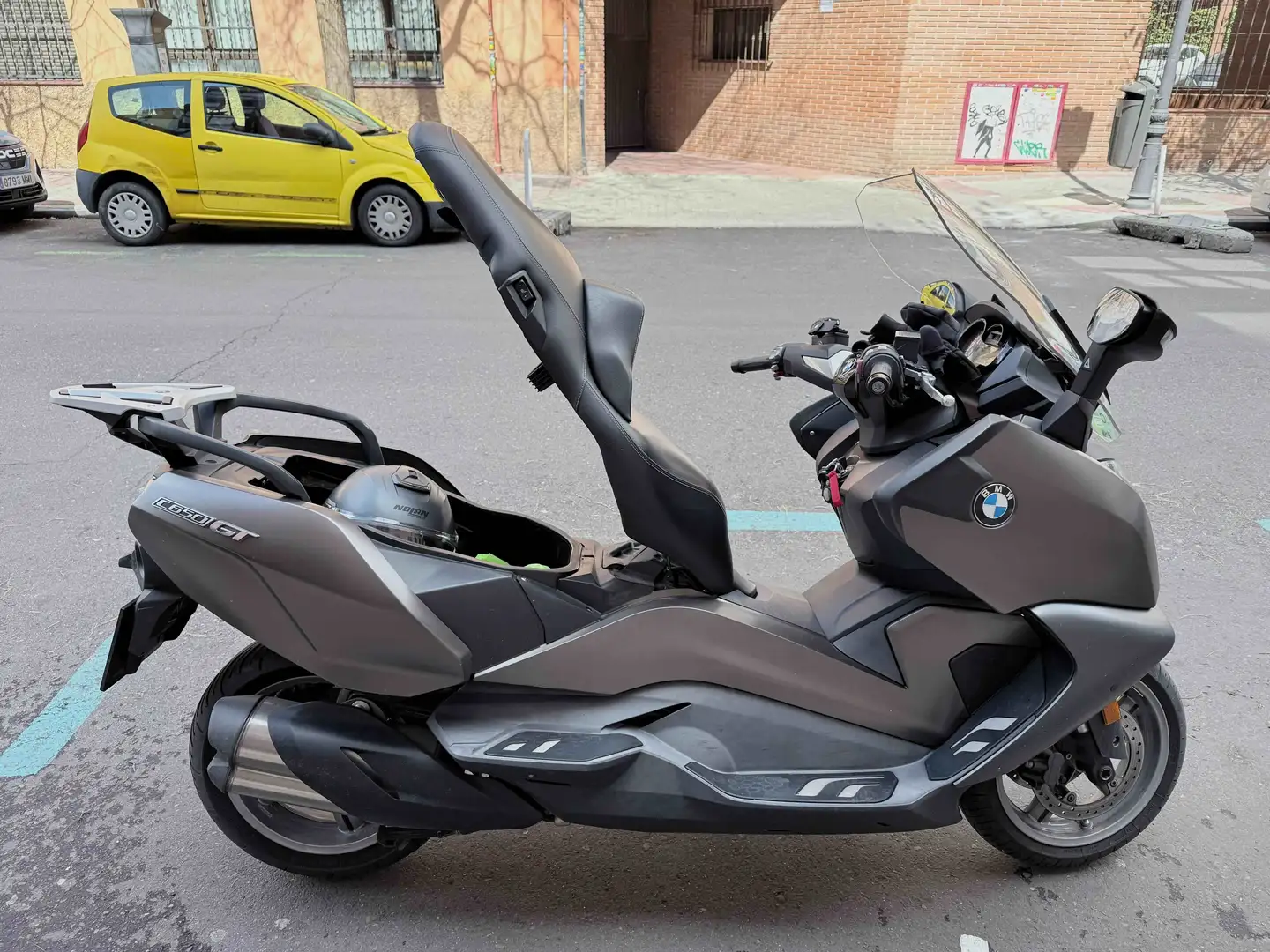 BMW C 650 GT rev. 2 Béžová - 2