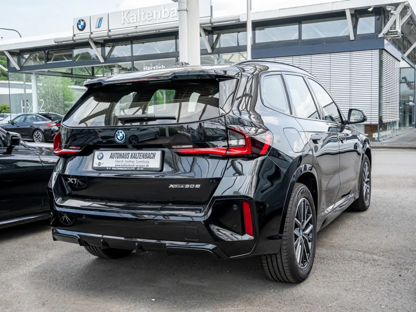 BMW X1 xDrive30e M-Sport AHK HUD LED NAVI H/K Schwarz - 2