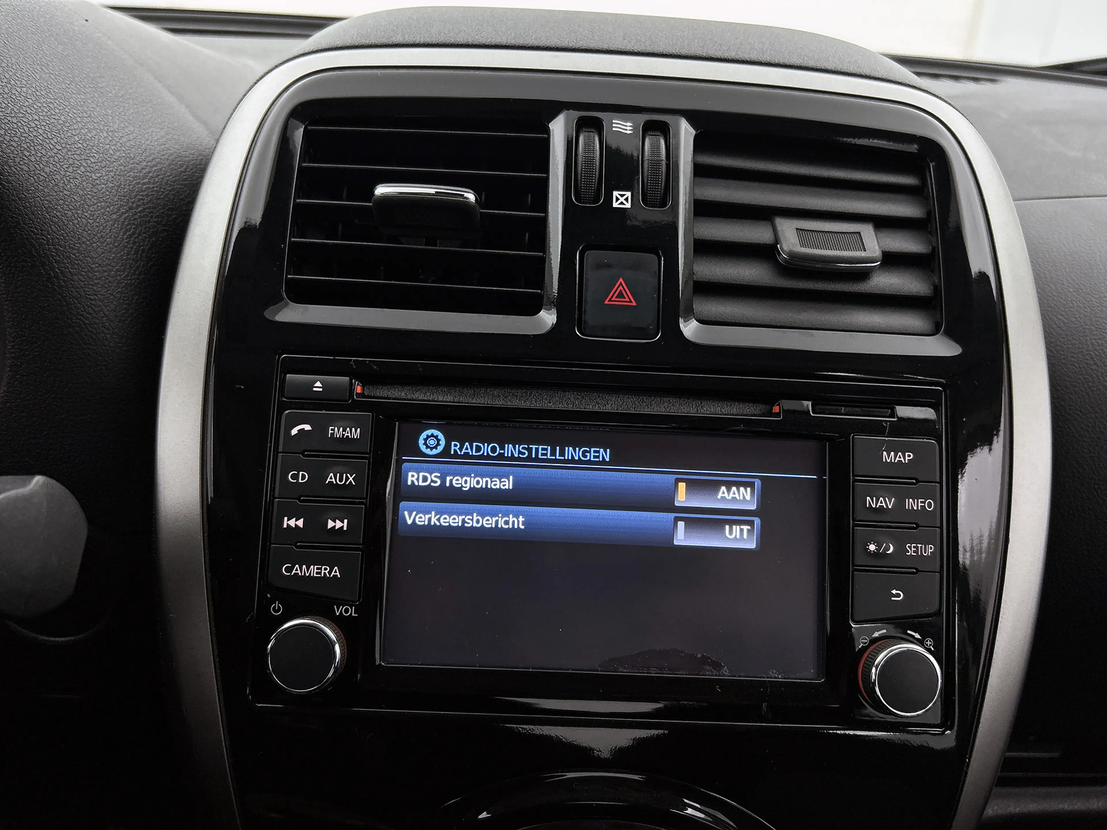 Nissan Micra 1.2 Connect Edition Navi, cruise, parkeersensoren — photo 9
