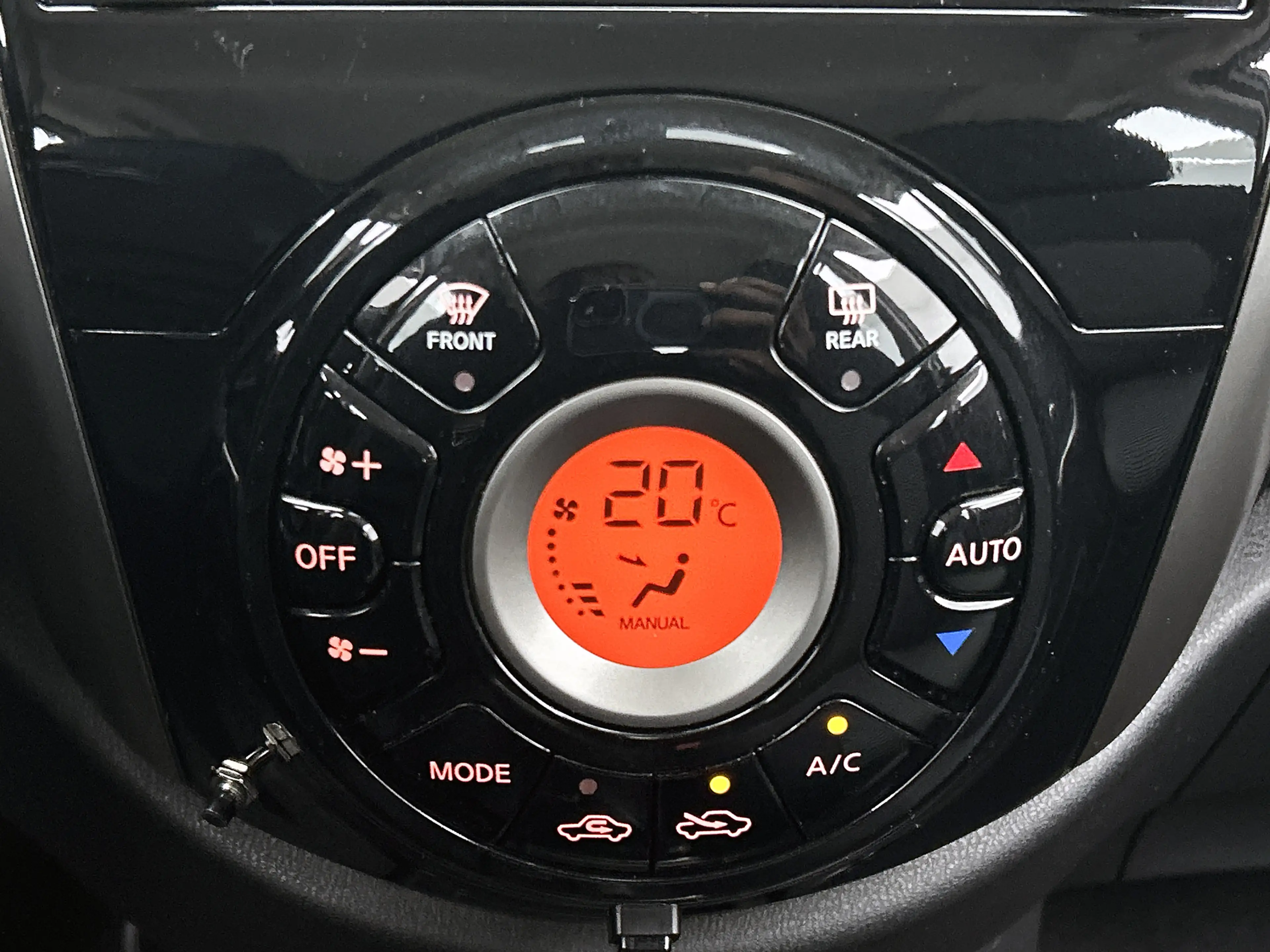 Nissan Micra 1.2 Connect Edition Navi, cruise, parkeersensoren — photo 6