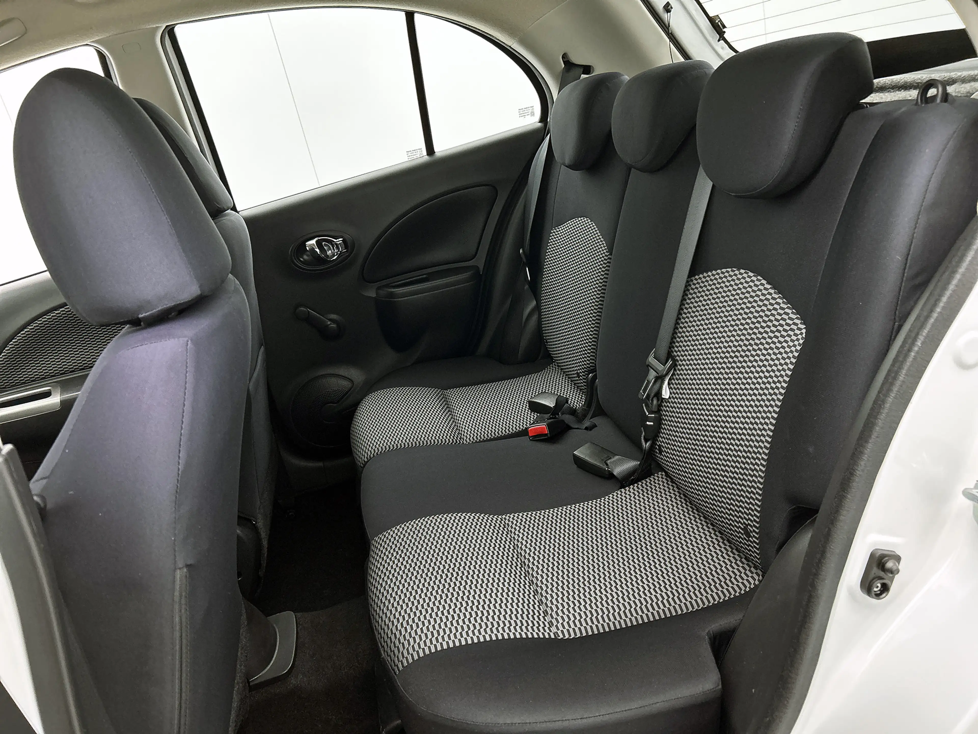 Nissan Micra 1.2 Connect Edition Navi, cruise, parkeersensoren — photo 28