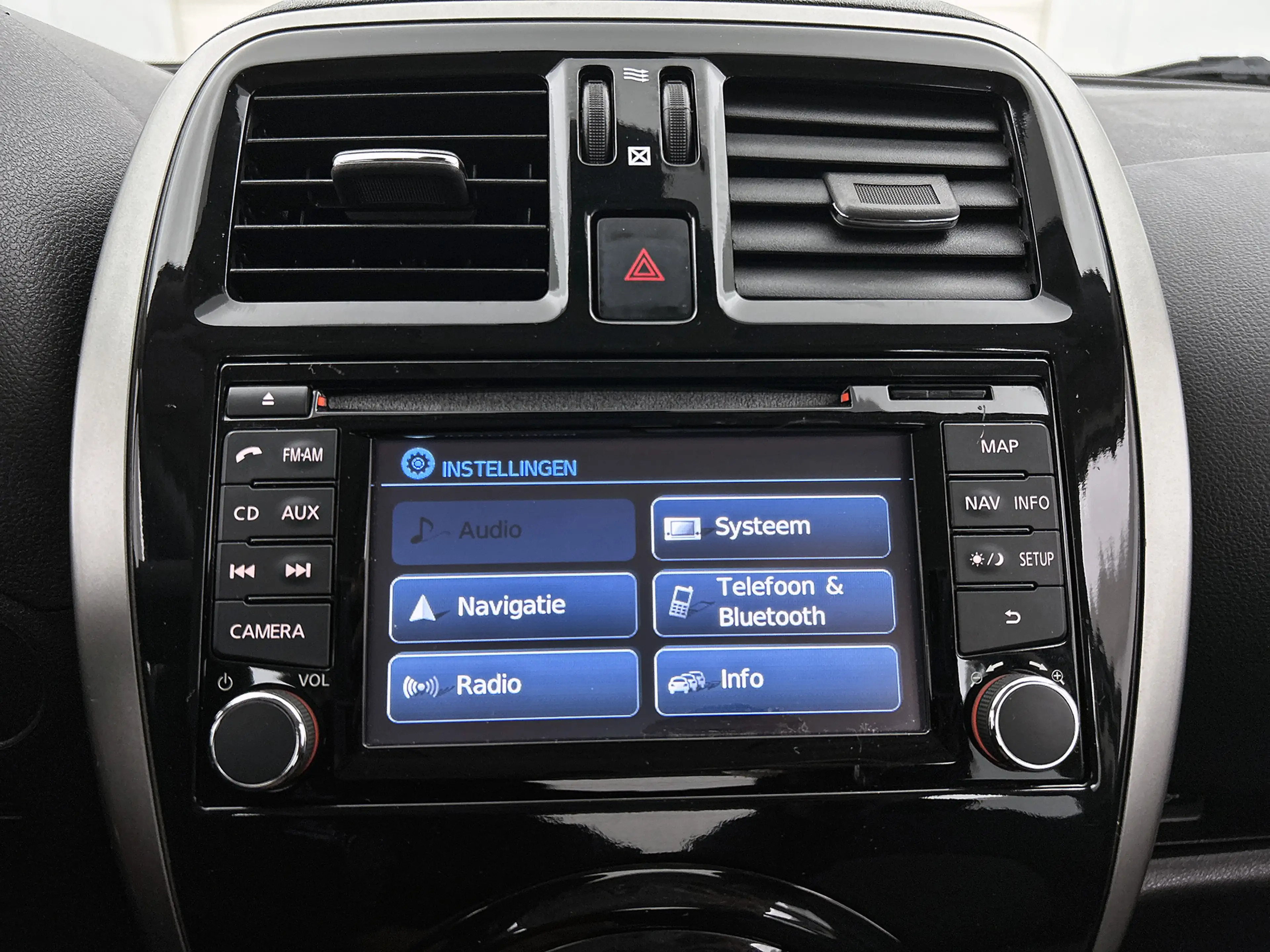 Nissan Micra 1.2 Connect Edition Navi, cruise, parkeersensoren — photo 30