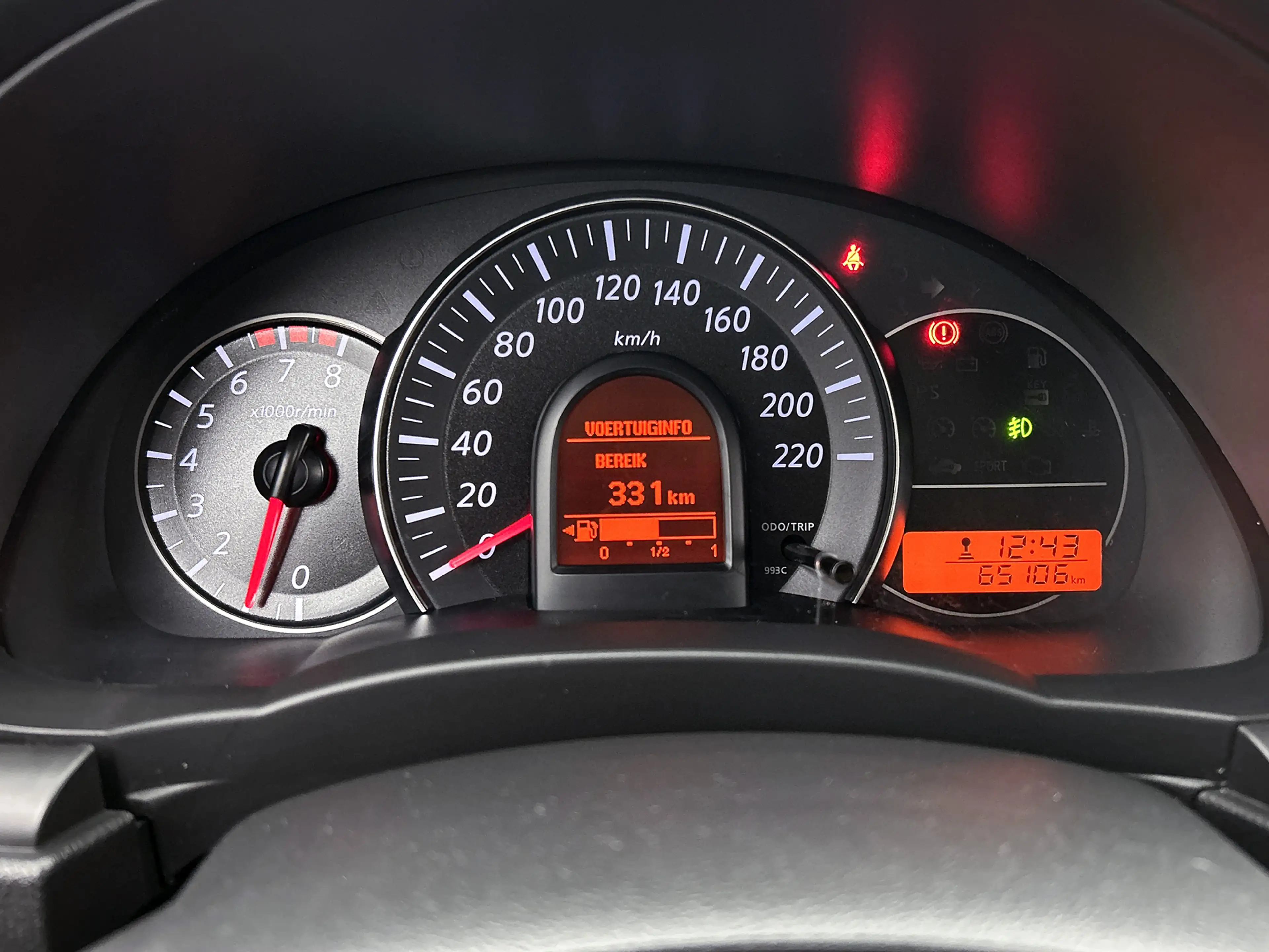 Nissan Micra 1.2 Connect Edition Navi, cruise, parkeersensoren — photo 16