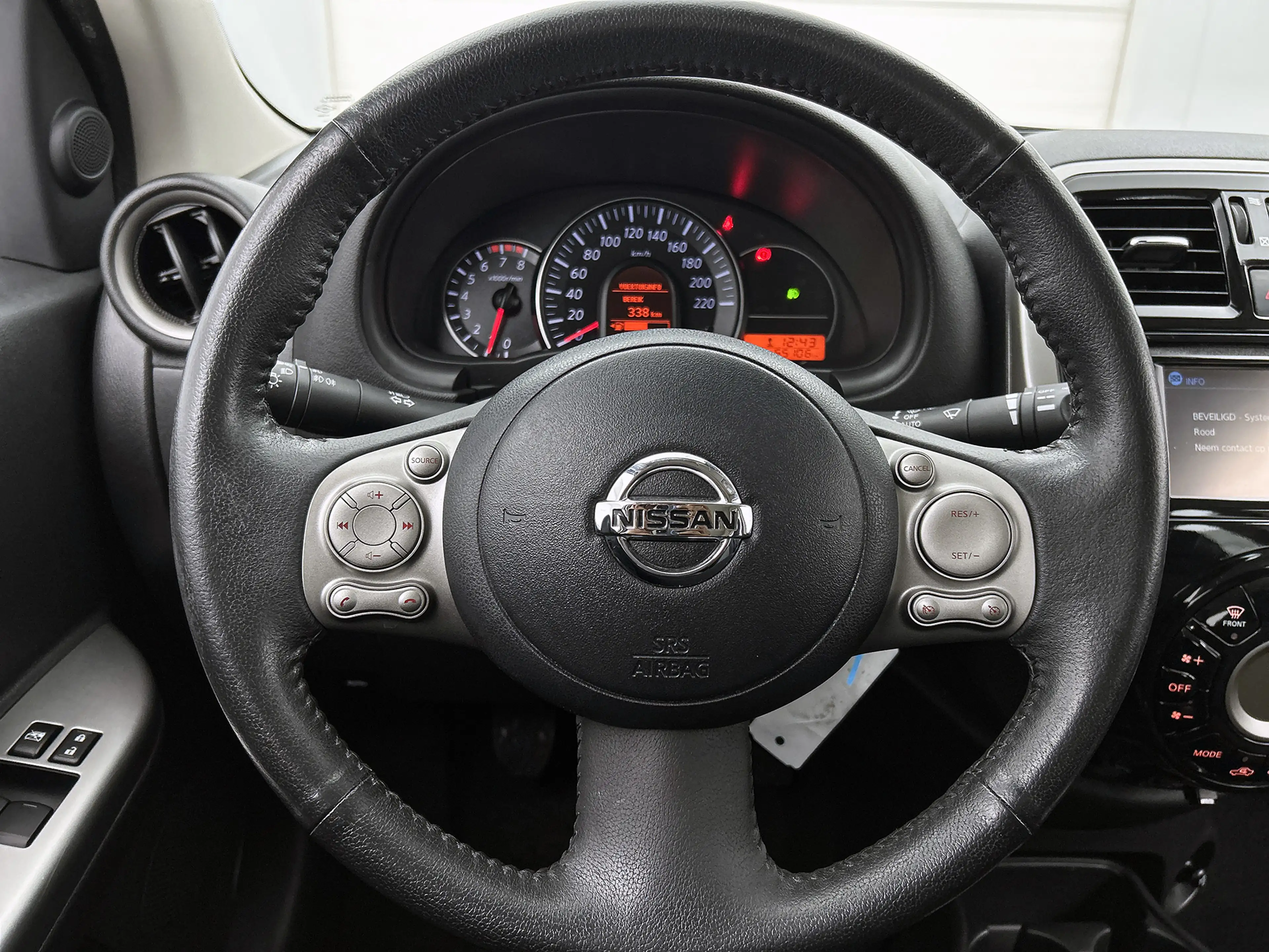 Nissan Micra 1.2 Connect Edition Navi, cruise, parkeersensoren — photo 32