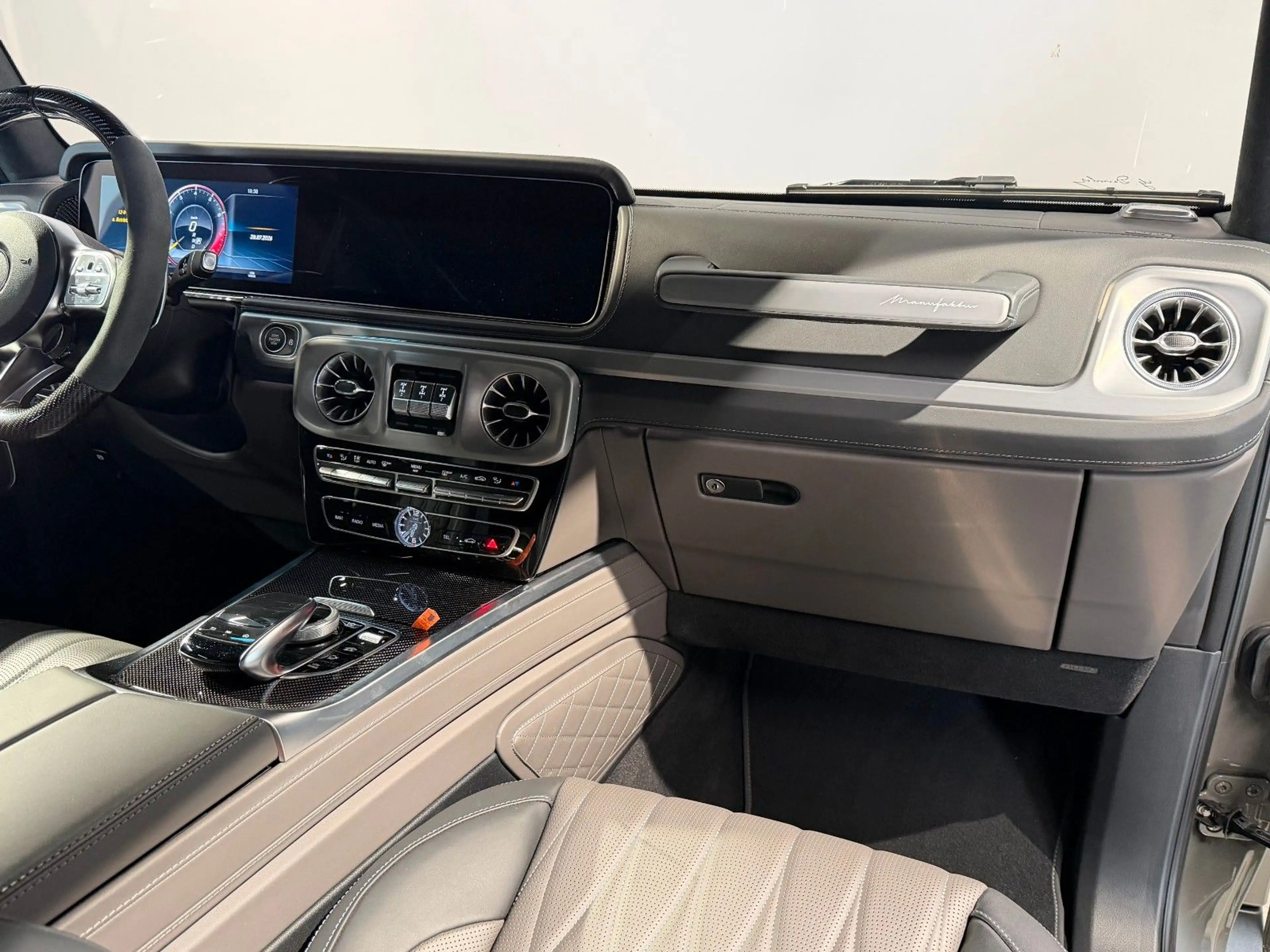 Mercedes-Benz G 63 AMG *1 OWNER* — photo 13