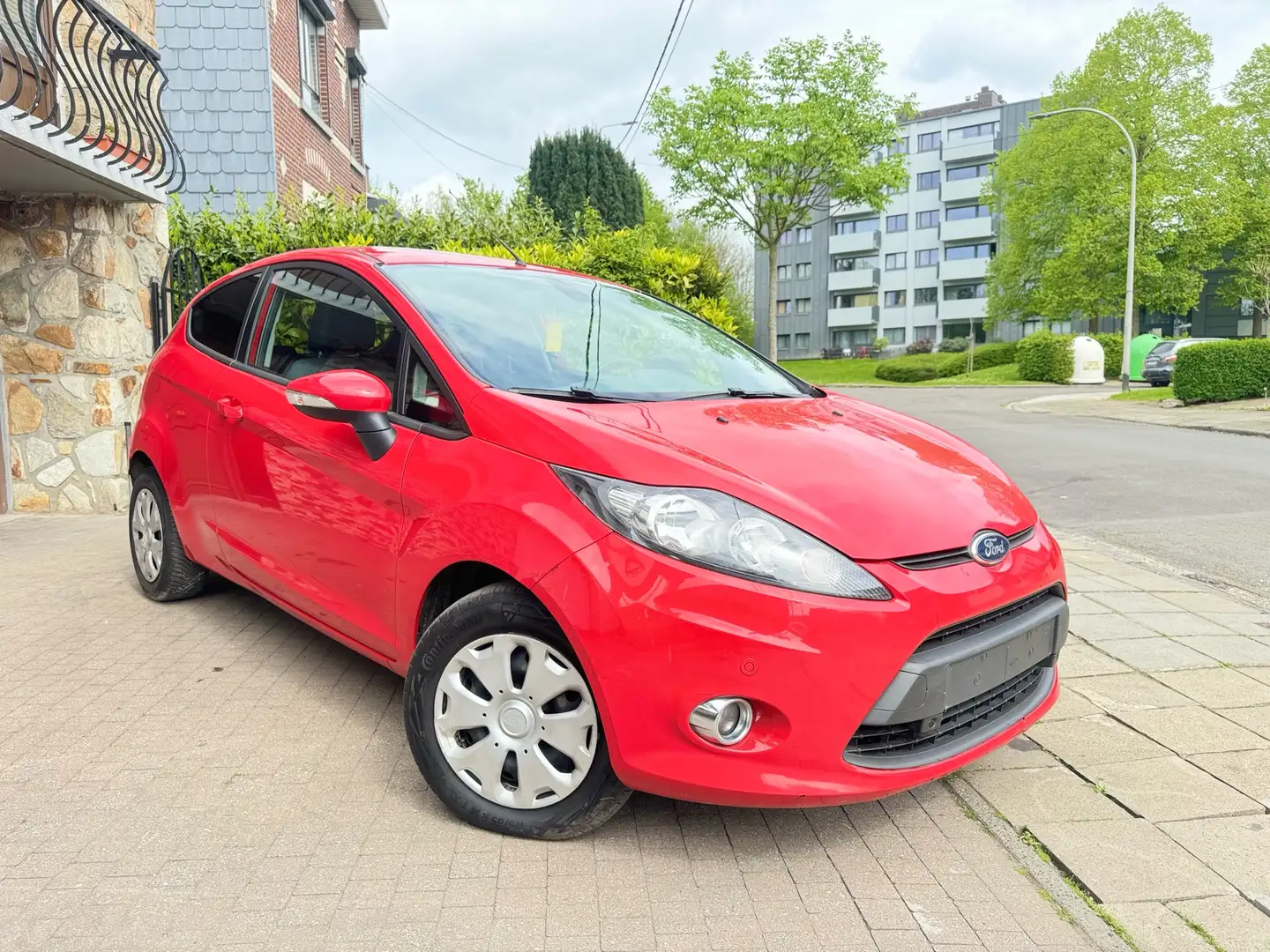 Ford Fiesta 1.6 TDCi Econetic DPF Rouge - 1