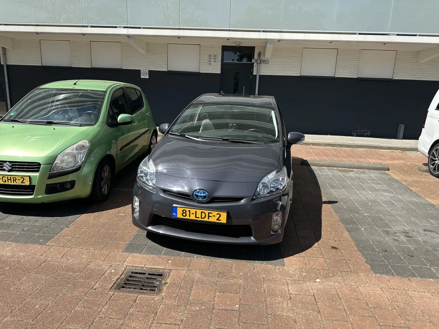 Toyota Prius (Hybrid) - 1