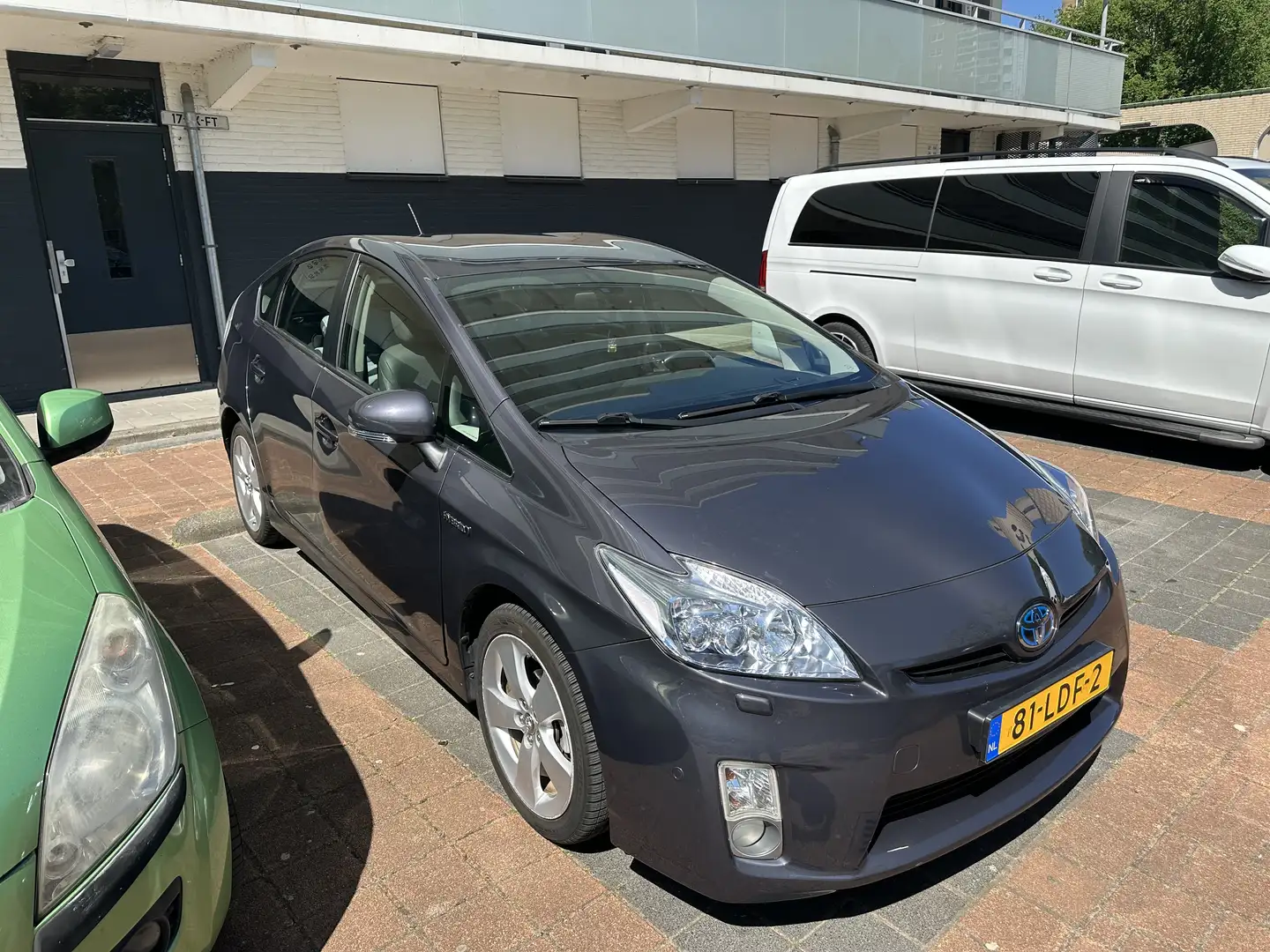Toyota Prius (Hybrid) - 2