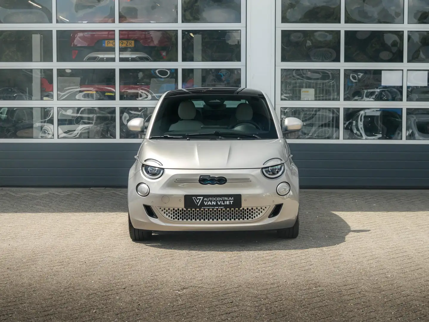 Fiat 500e Giorgio Armani Collector's Edition 42 kWh | Zeer E Beige - 2