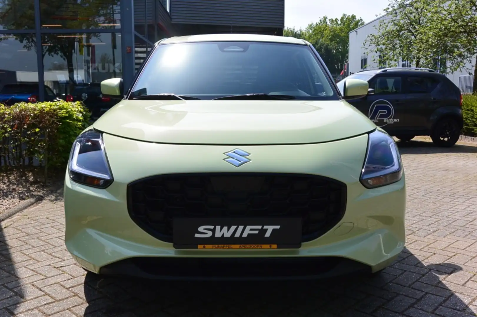 Suzuki Swift 1.2 Select 5-deurs Smart Hybrid Airco/Navigatie/Cr Jaune - 2