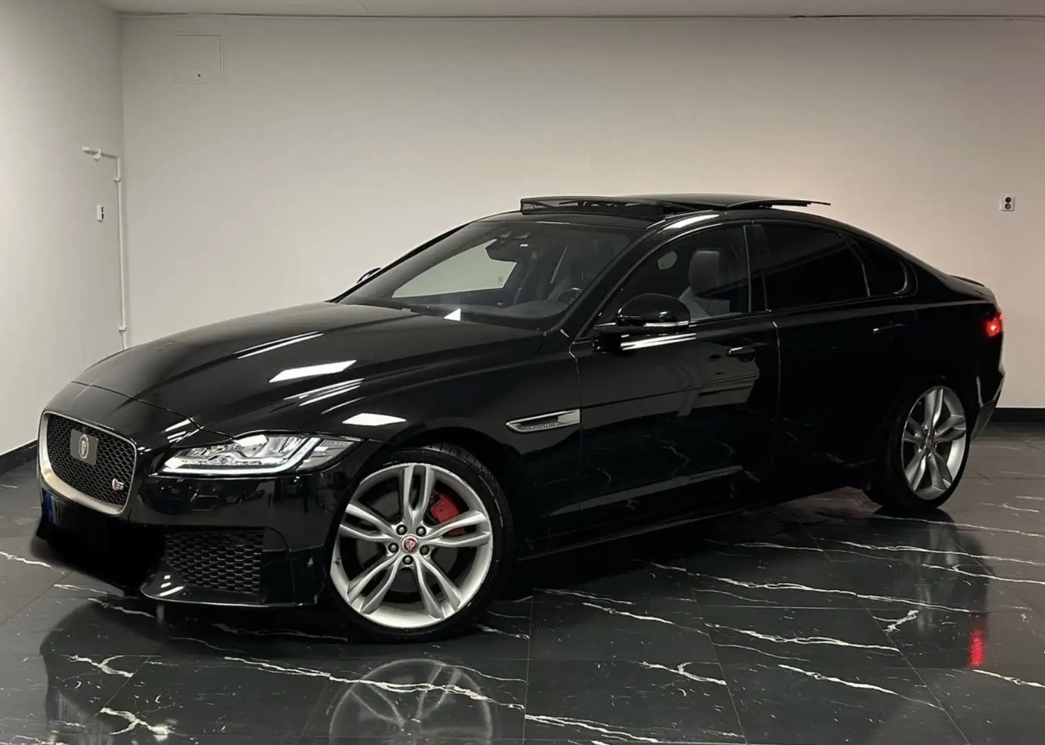 Jaguar XF V6 3.0 - 380 ch BVA AWD S - 1