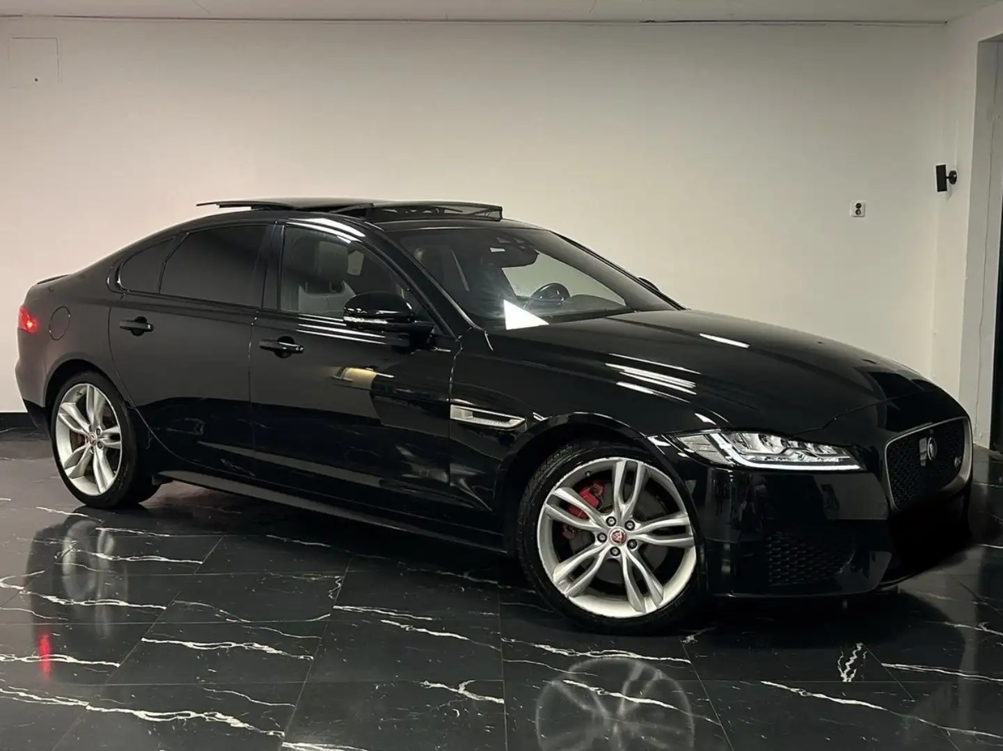 Jaguar XF V6 3.0 - 380 ch BVA AWD S - 2