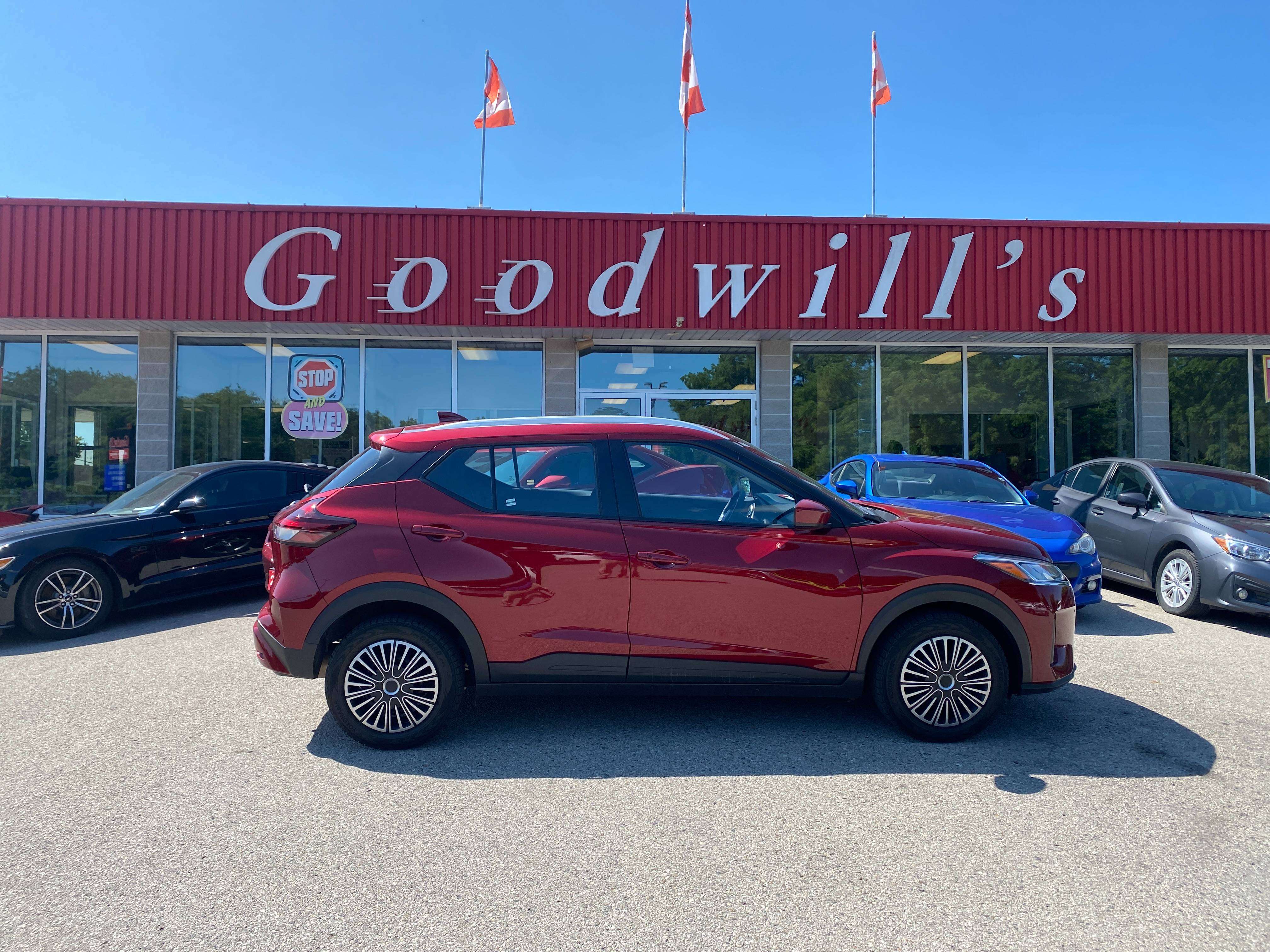 2025 Nissan Kicks SV, AUTO, CLEAN CARFAX, FACTORY WARRANTY!