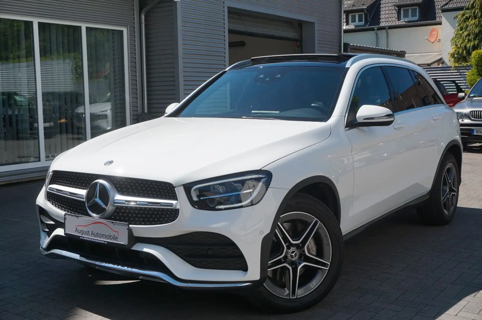 Mercedes-Benz GLC 400 d 4Matic AMG Pano HPLED AHK Distr Burmest Weiß - 1