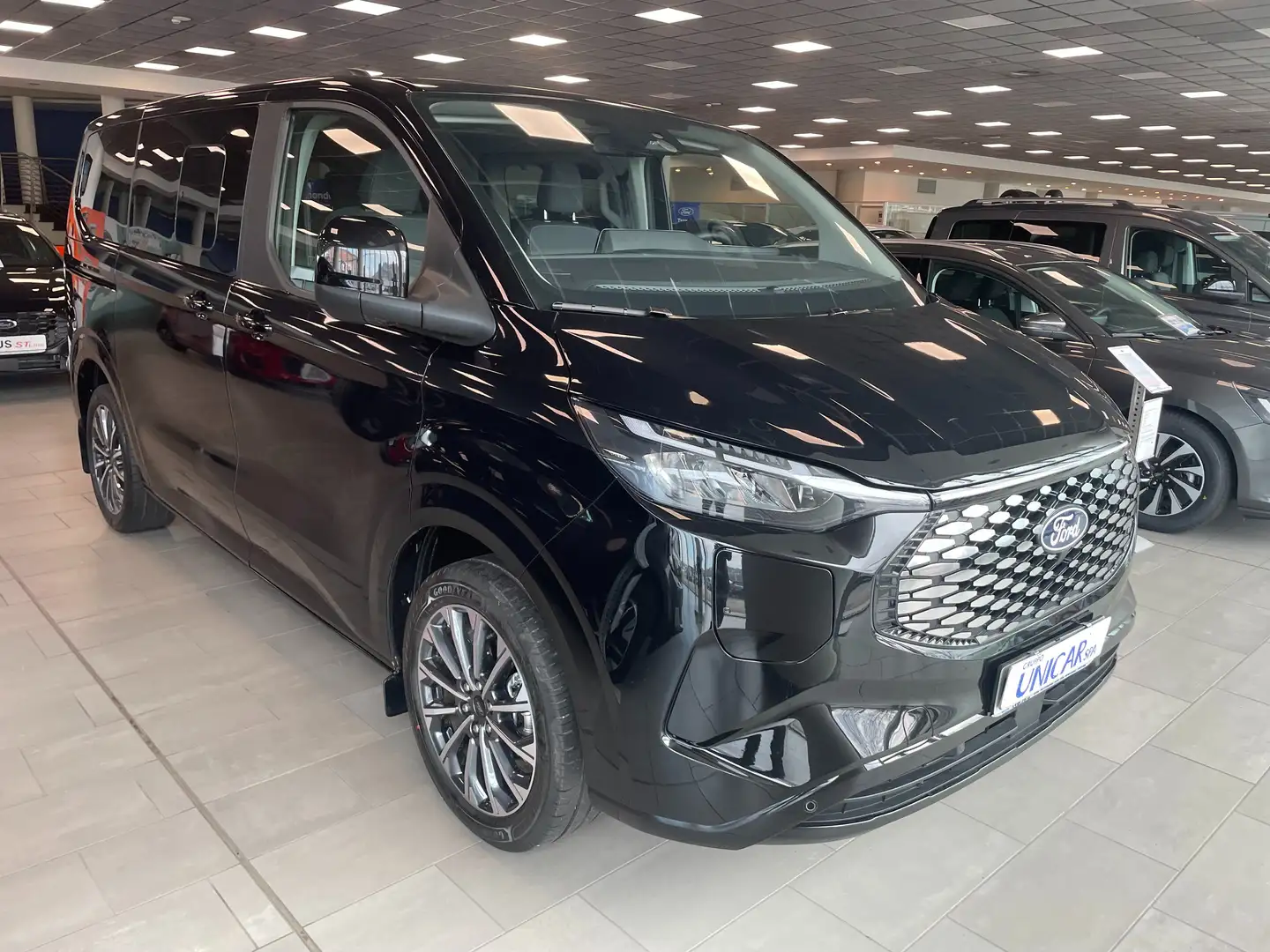 Ford Tourneo Custom 340L1H1 ELETTRICO 64KWH/218CV TITANIUM Černá - 2