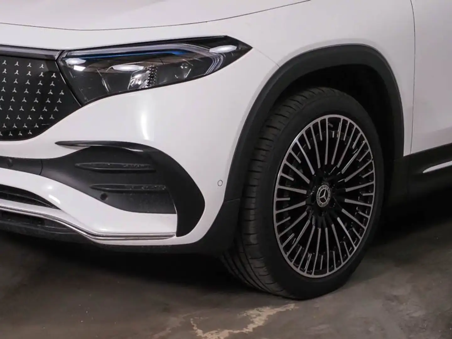 Mercedes-Benz EQB 350 4M AMG-ADV PANO AHK MEMOR FAP 360° SOUND Fehér - 2
