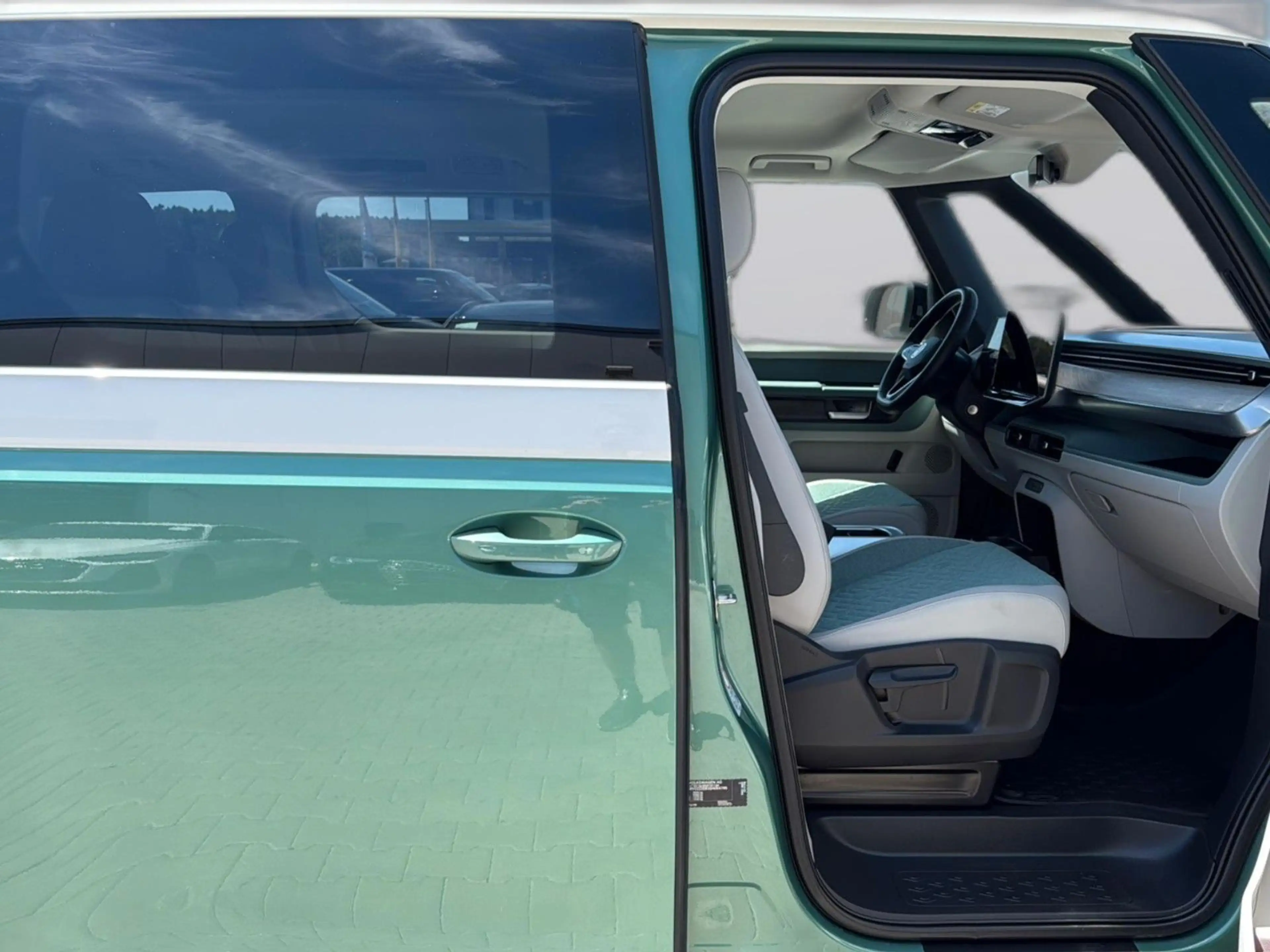 Volkswagen ID. Buzz Pure KR 125KW IQ 3ZK ACC 360°-View — photo 8