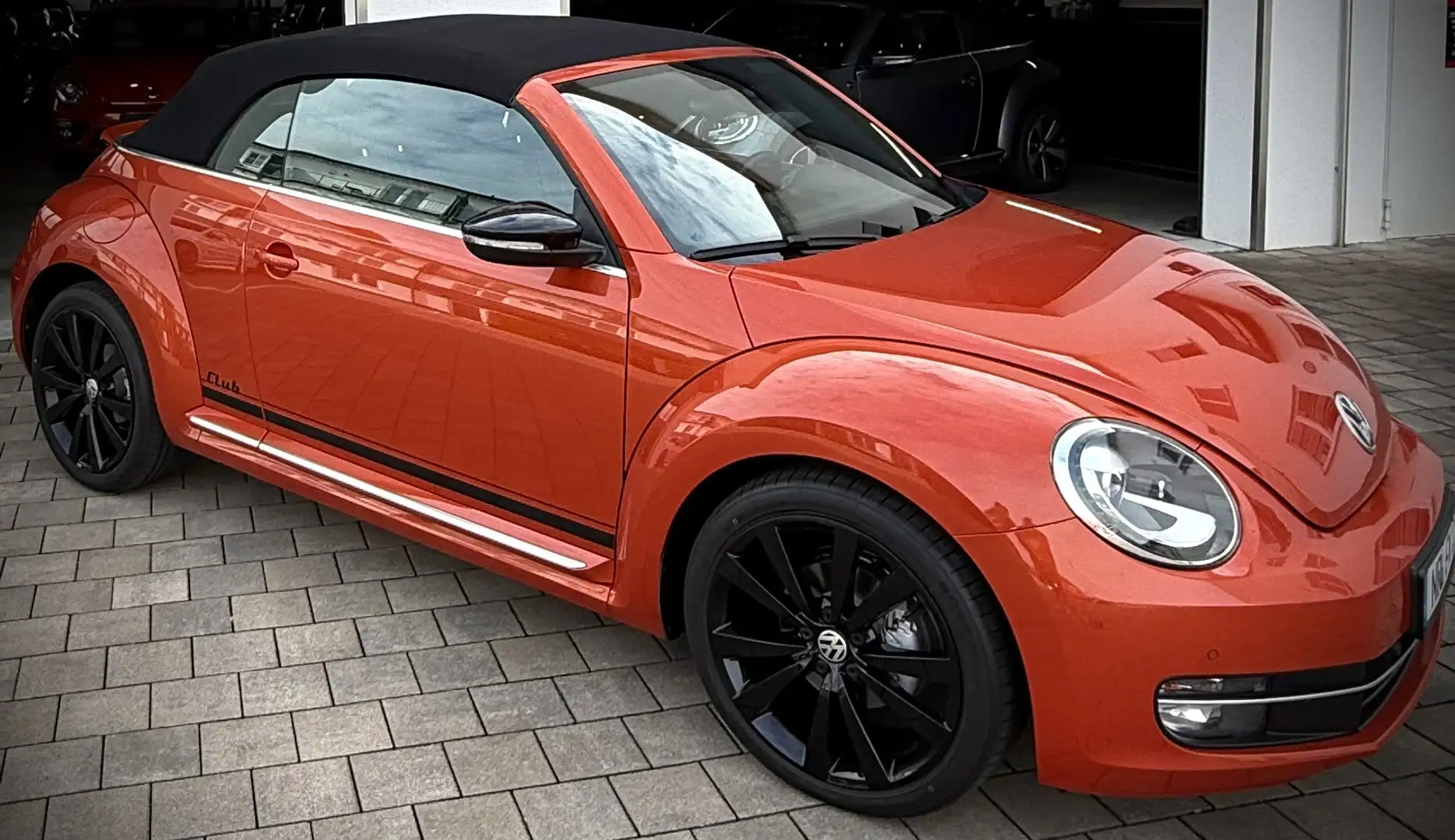 Volkswagen Beetle Cabrio 1,2 Club BMT, DSG | Traumzustand Orange - 1