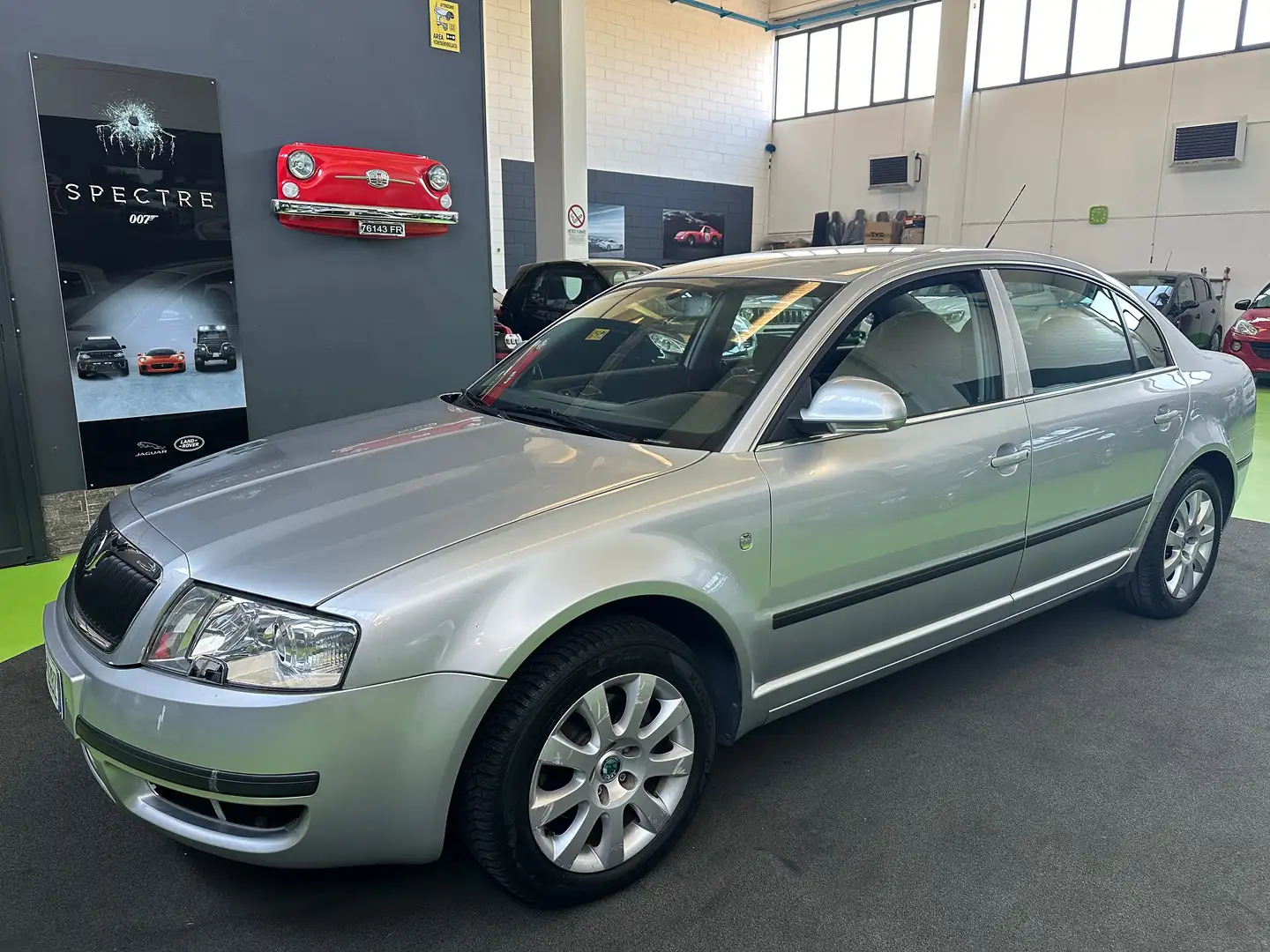 Skoda Superb 1.8 TURBO 150CV Elegance Plateado - 1