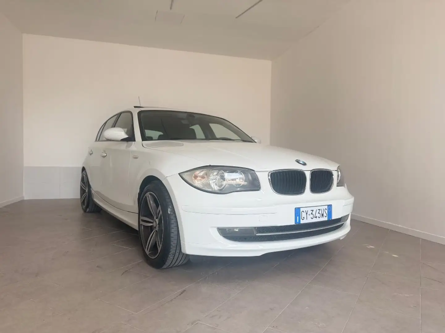 BMW 118 d cat 5 porte Futura DPF Grigio - 1