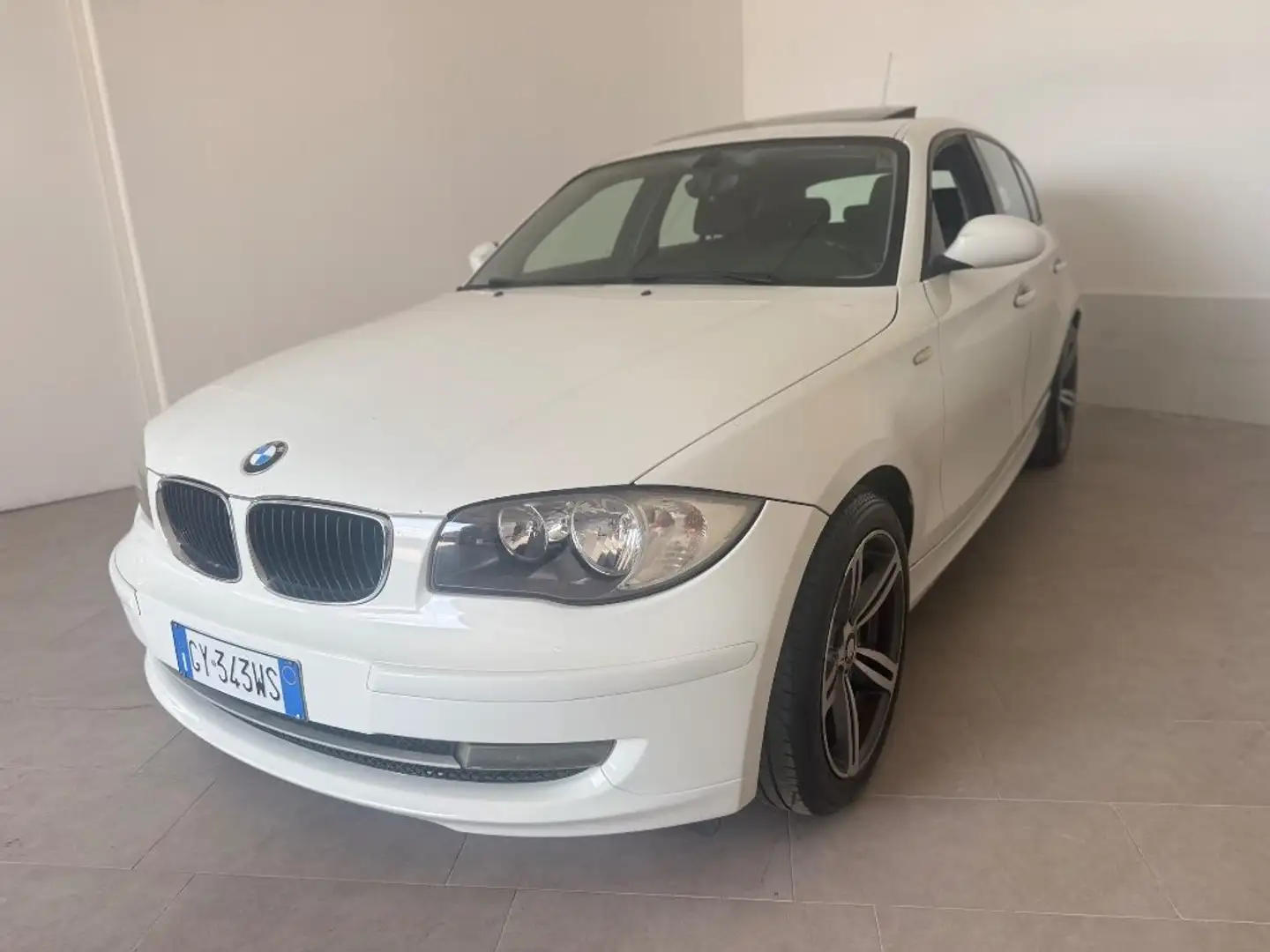 BMW 118 d cat 5 porte Futura DPF Grigio - 2
