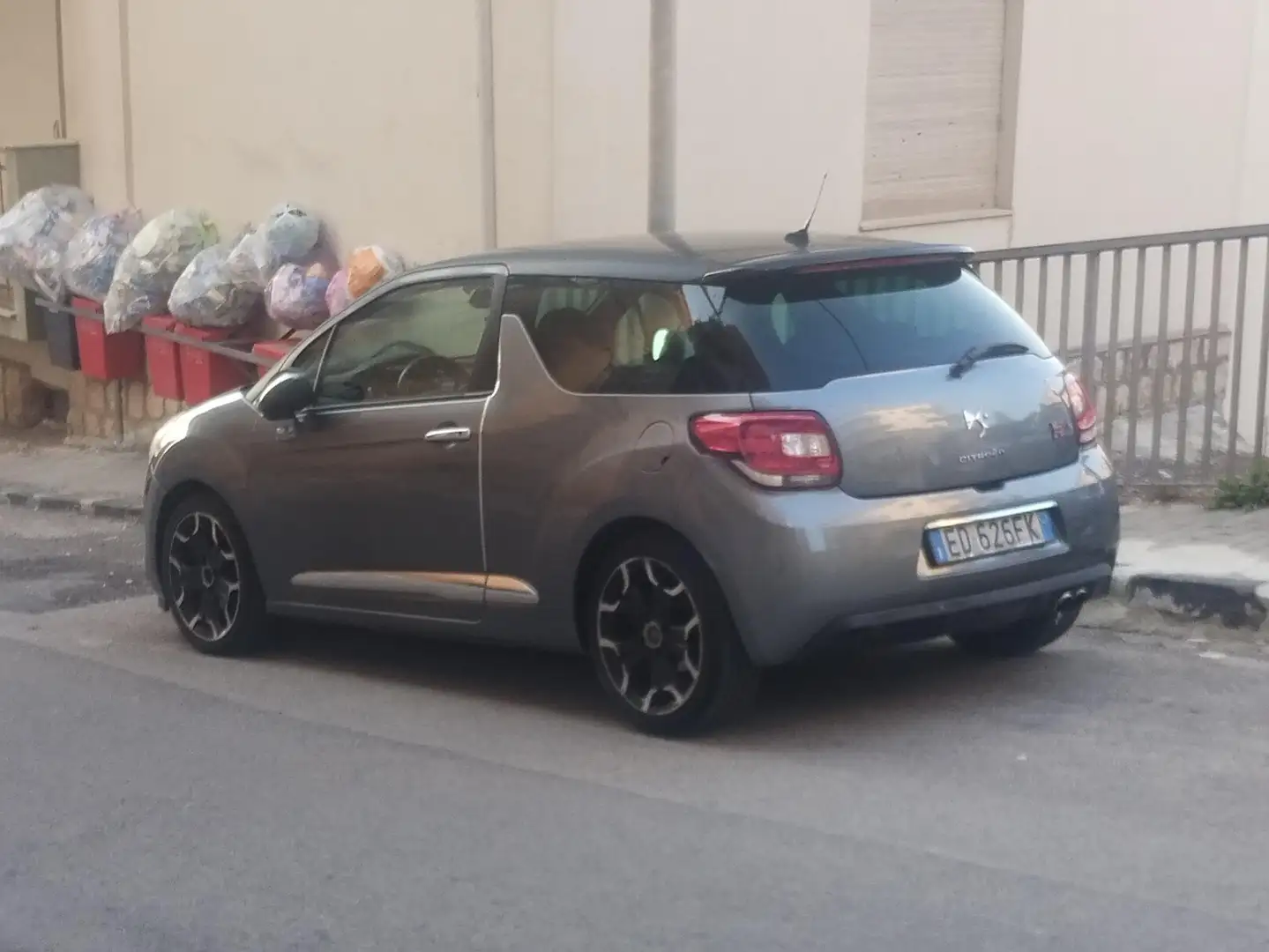 Citroen DS3 DS3 1.6 hdi Sport Chic 112cv Grigio - 1