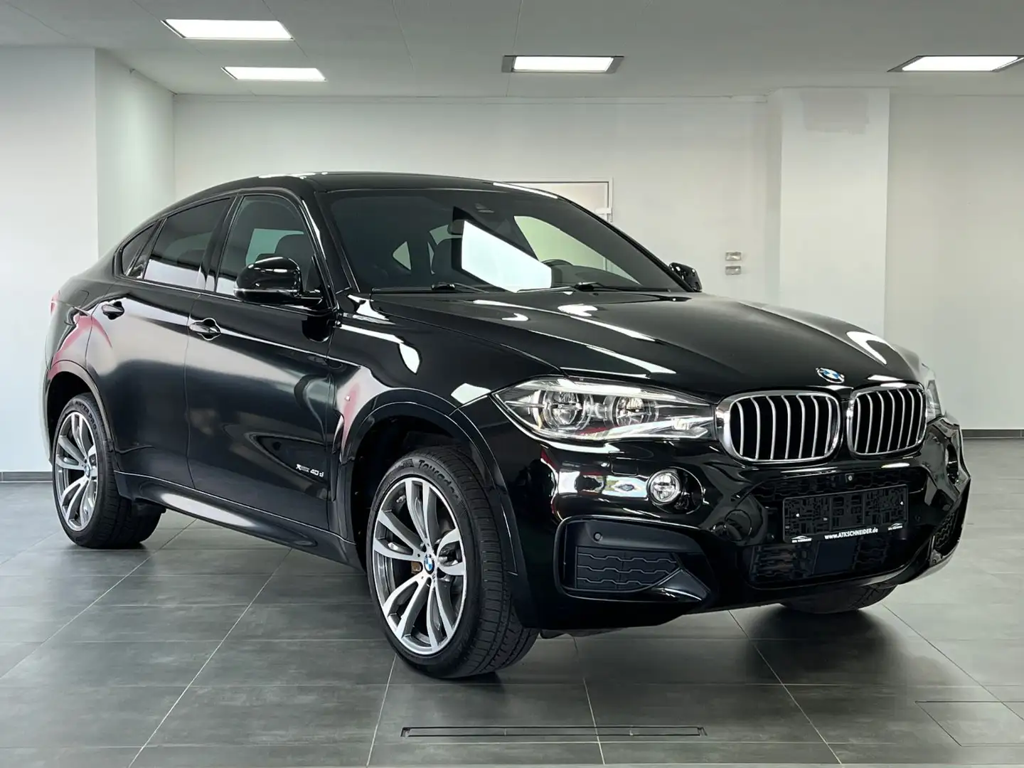 BMW X6 xDrive 40 d/LEDER/360°/NAV/PANO/ACC/HUD/AHK Noir - 1