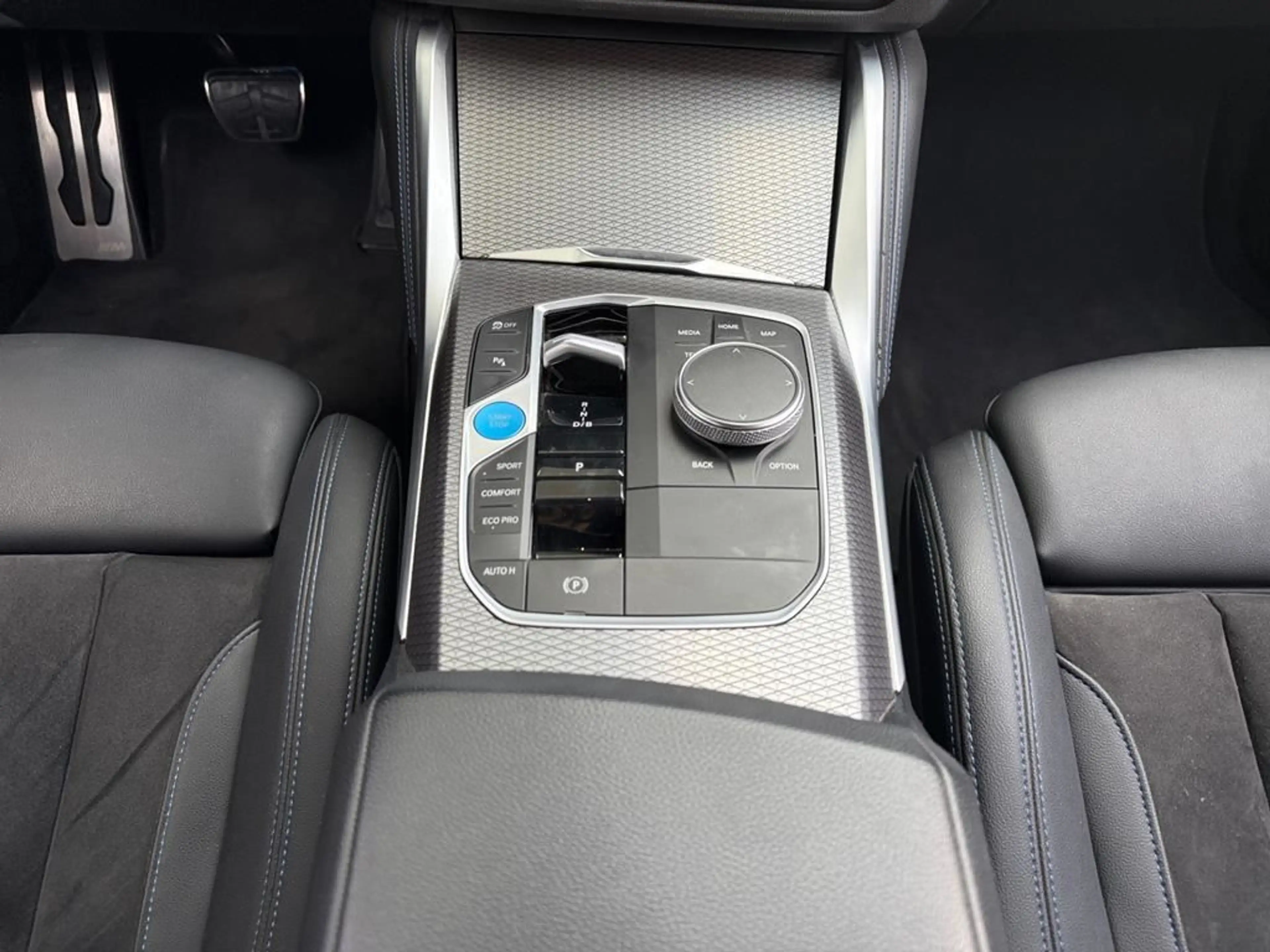 BMW i4 Sportpaket — photo 11