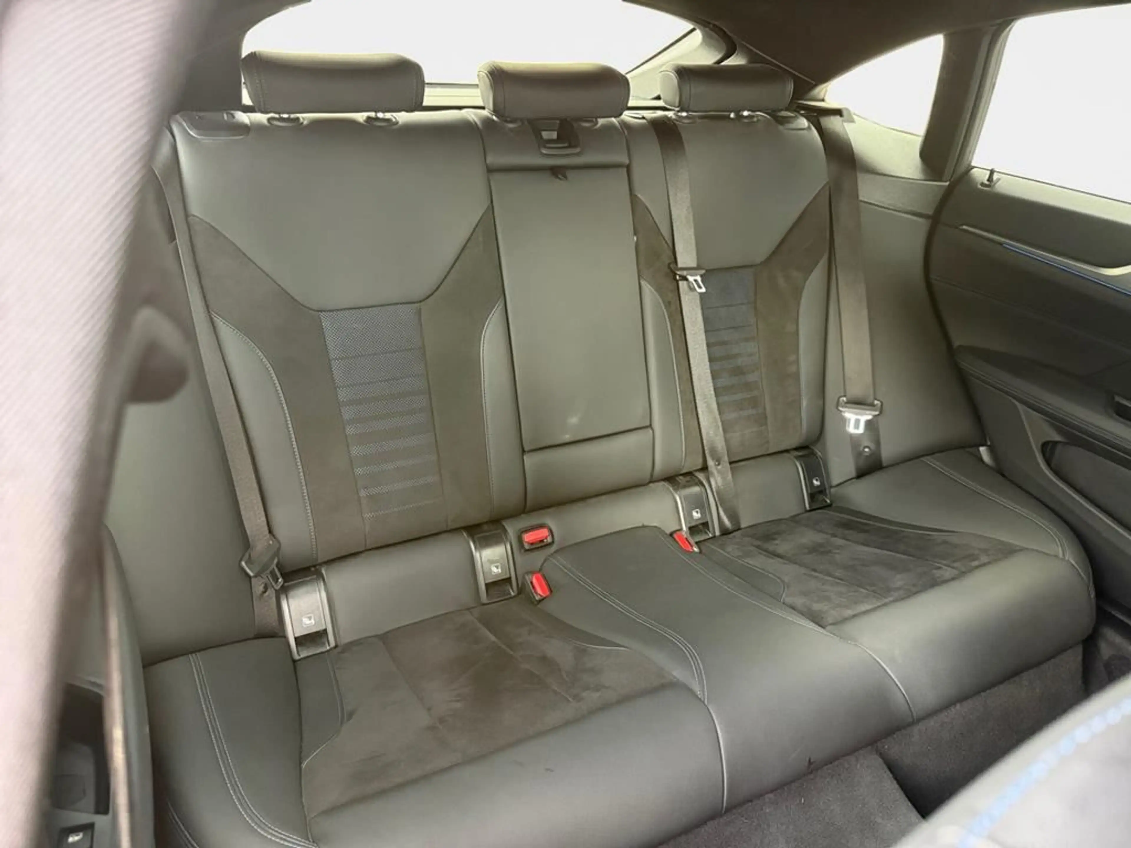 BMW i4 Sportpaket — photo 15
