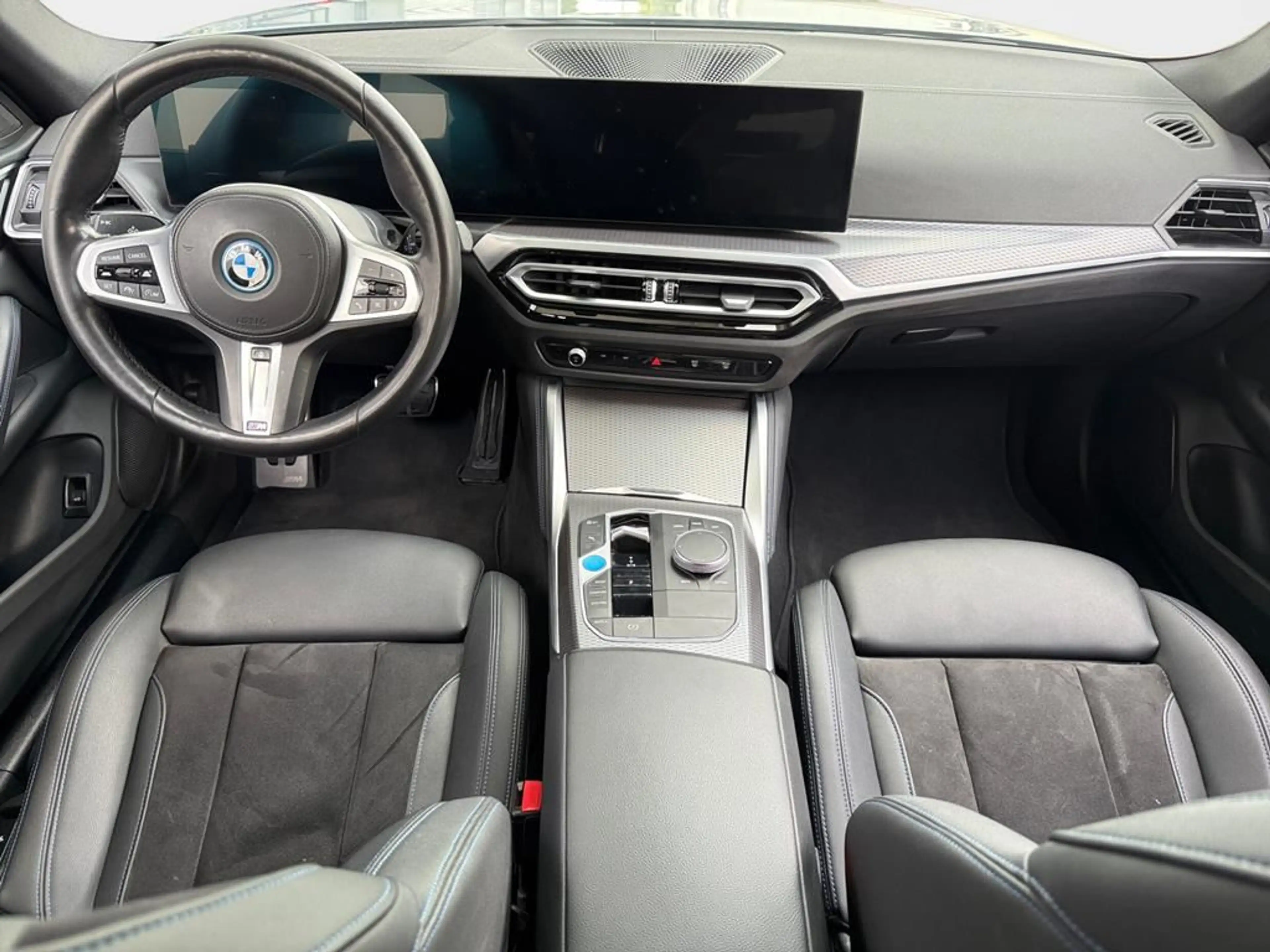 BMW i4 Sportpaket — photo 12