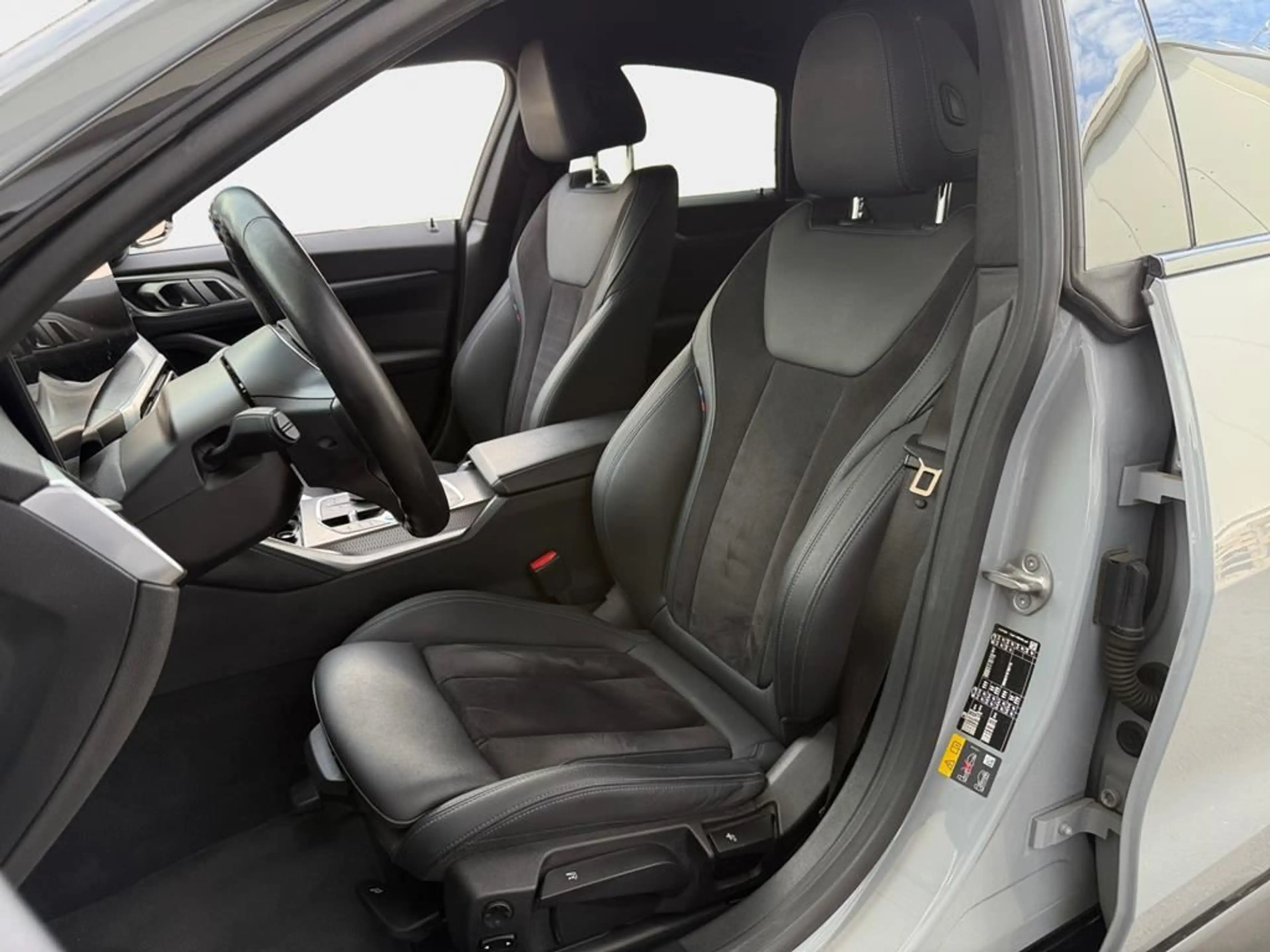 BMW i4 Sportpaket — photo 10