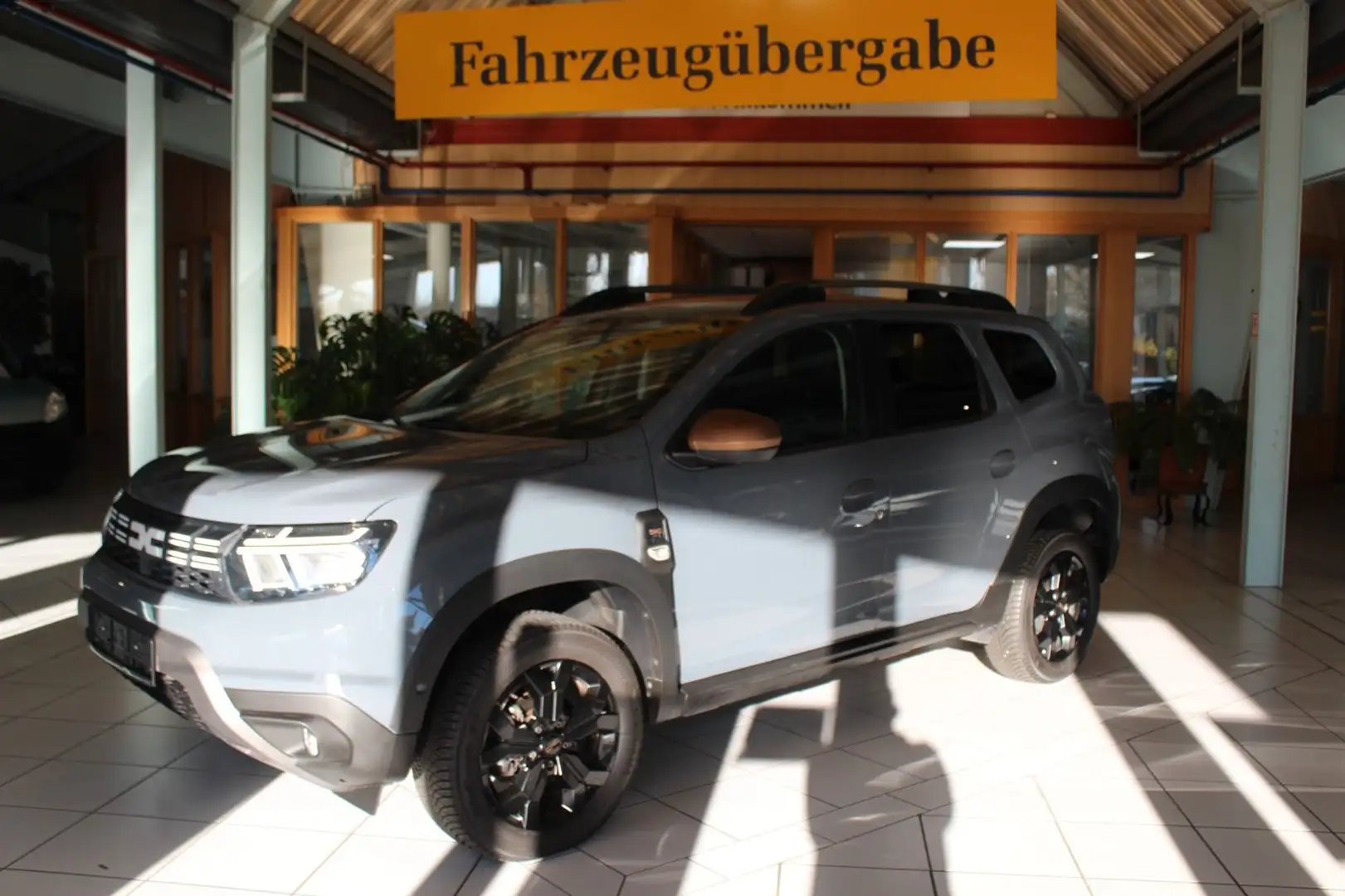 Dacia Duster II Extreme TCe 150 EDC Grau - 2