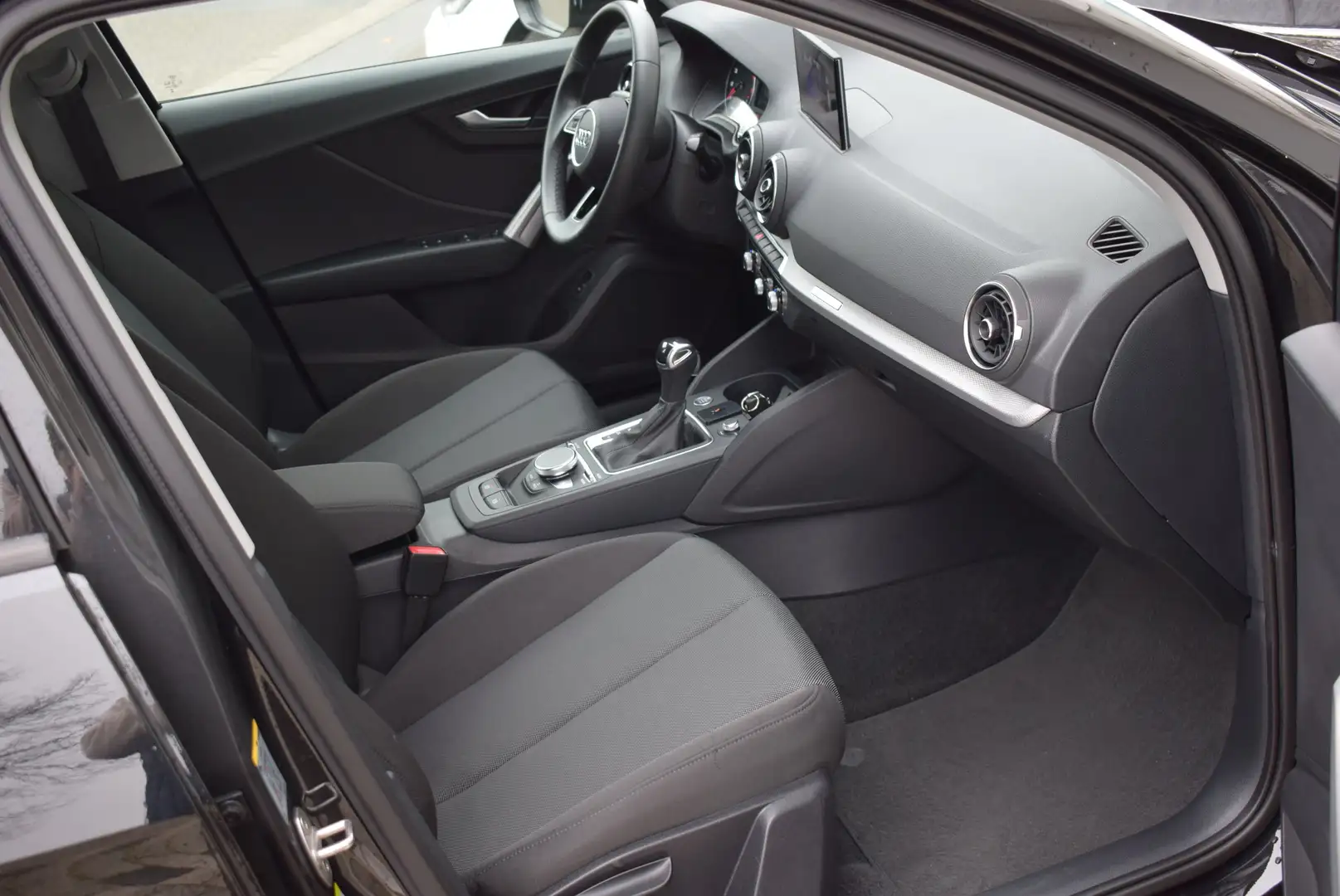 Audi Q2 35 TFSI S-Tronic/Kamera/SHZ/ALU/ Schwarz - 2