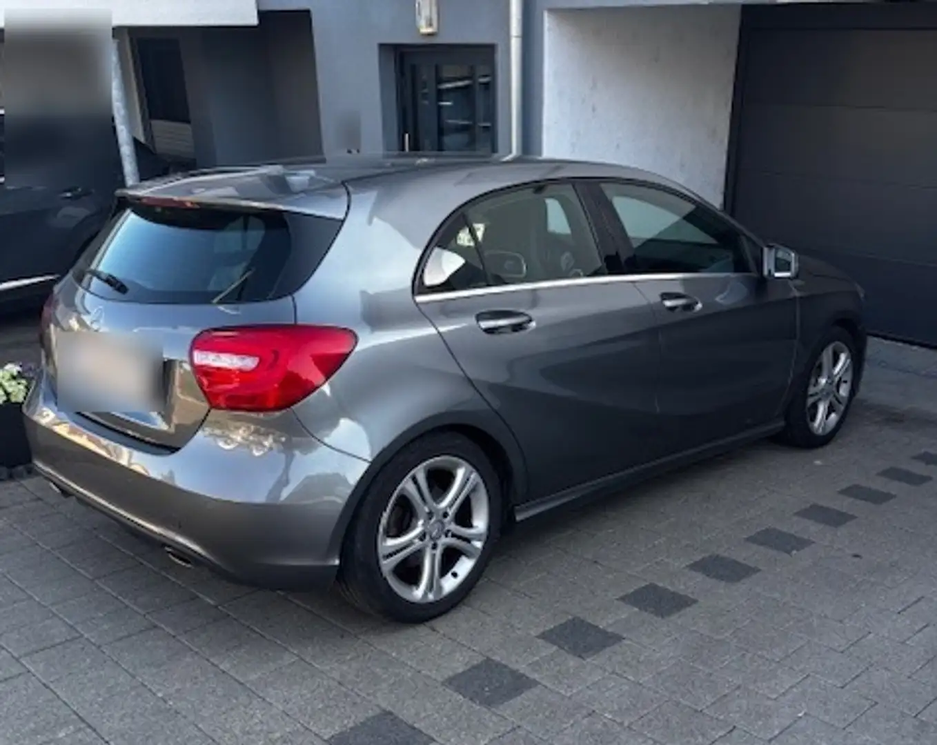 Mercedes-Benz A 200 - Dynamik & Komfort vereint Grau - 2
