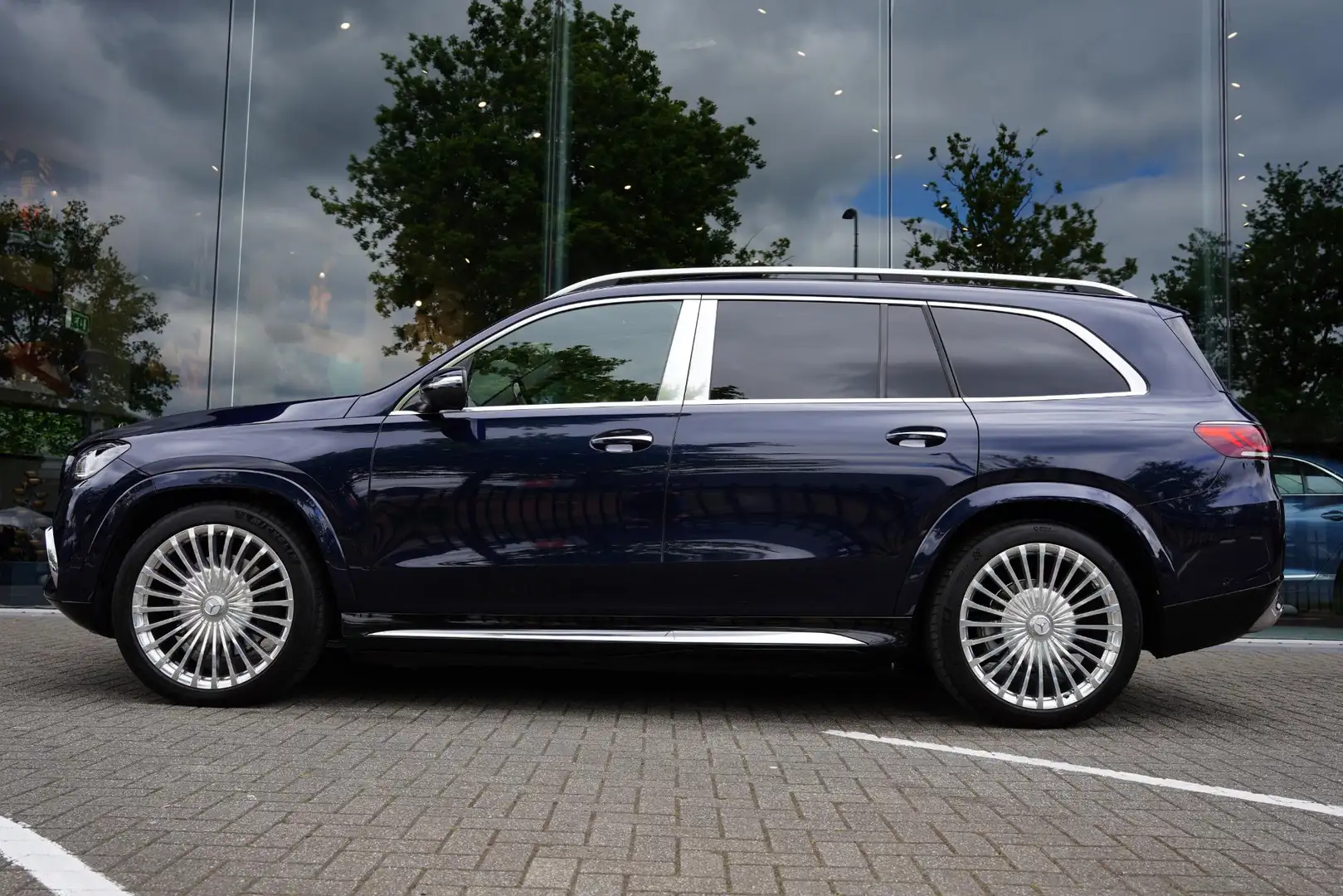 Mercedes-Benz GLS 600 Maybach First Class Seats NL-Auto Blauw - 2