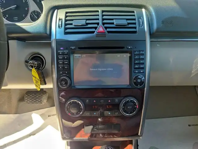 Mercedes-Benz B-Class view 14