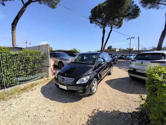Mercedes-Benz B-Class view 4