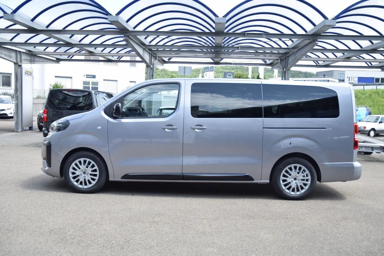 Peugeot Traveller L3 NAV ACC KAM SHZ 8-SITZE SCHIENE AHK Grau - 2