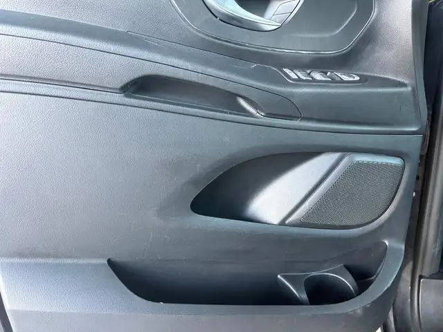 Mercedes-Benz Vito view 11