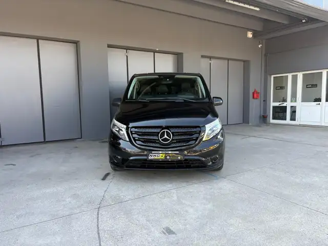 Mercedes-Benz Vito view 2