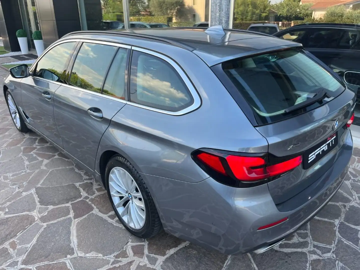 BMW 520 d xDrive Touring Luxury 48v 190cv Gris - 2